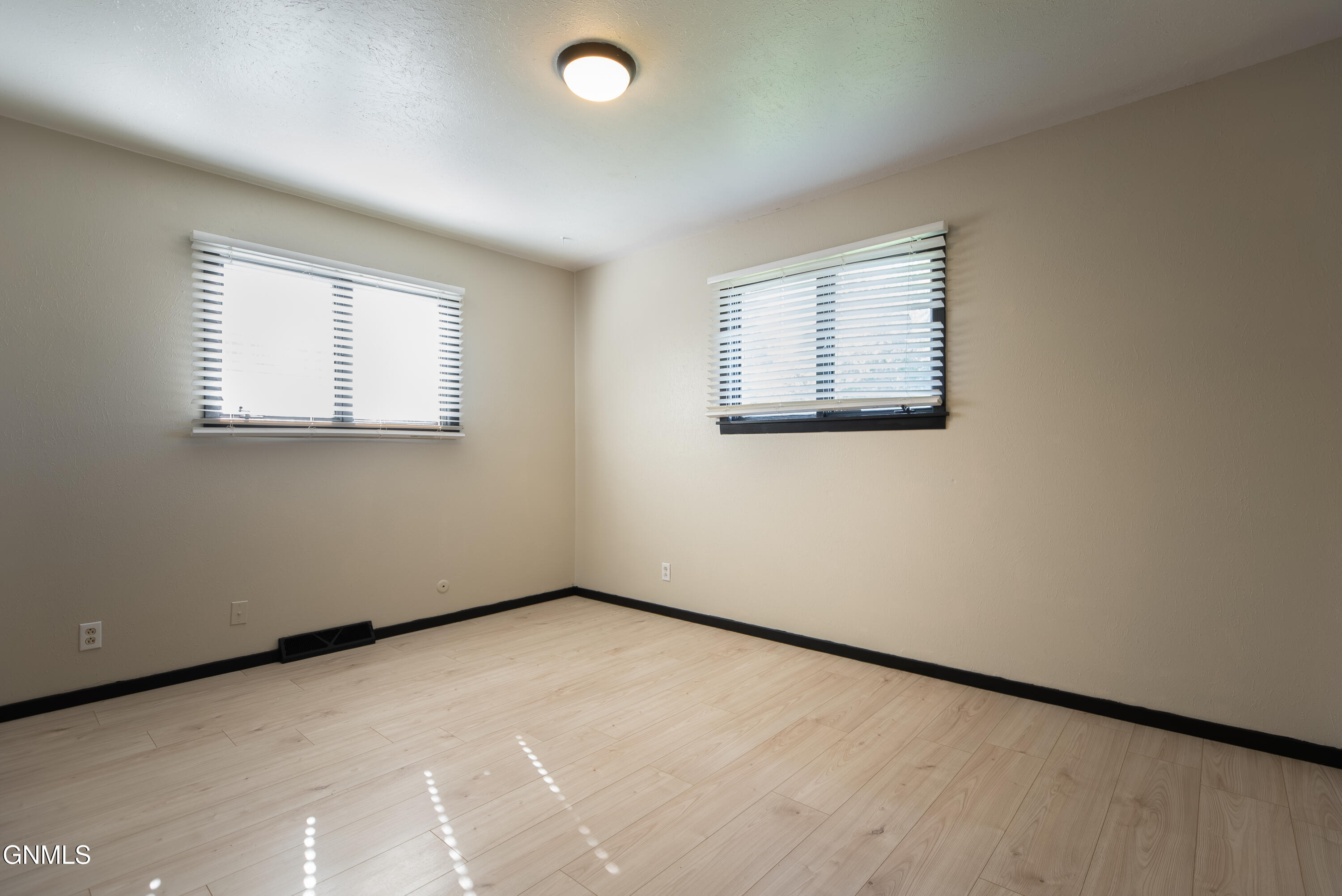 property viewer photo 19