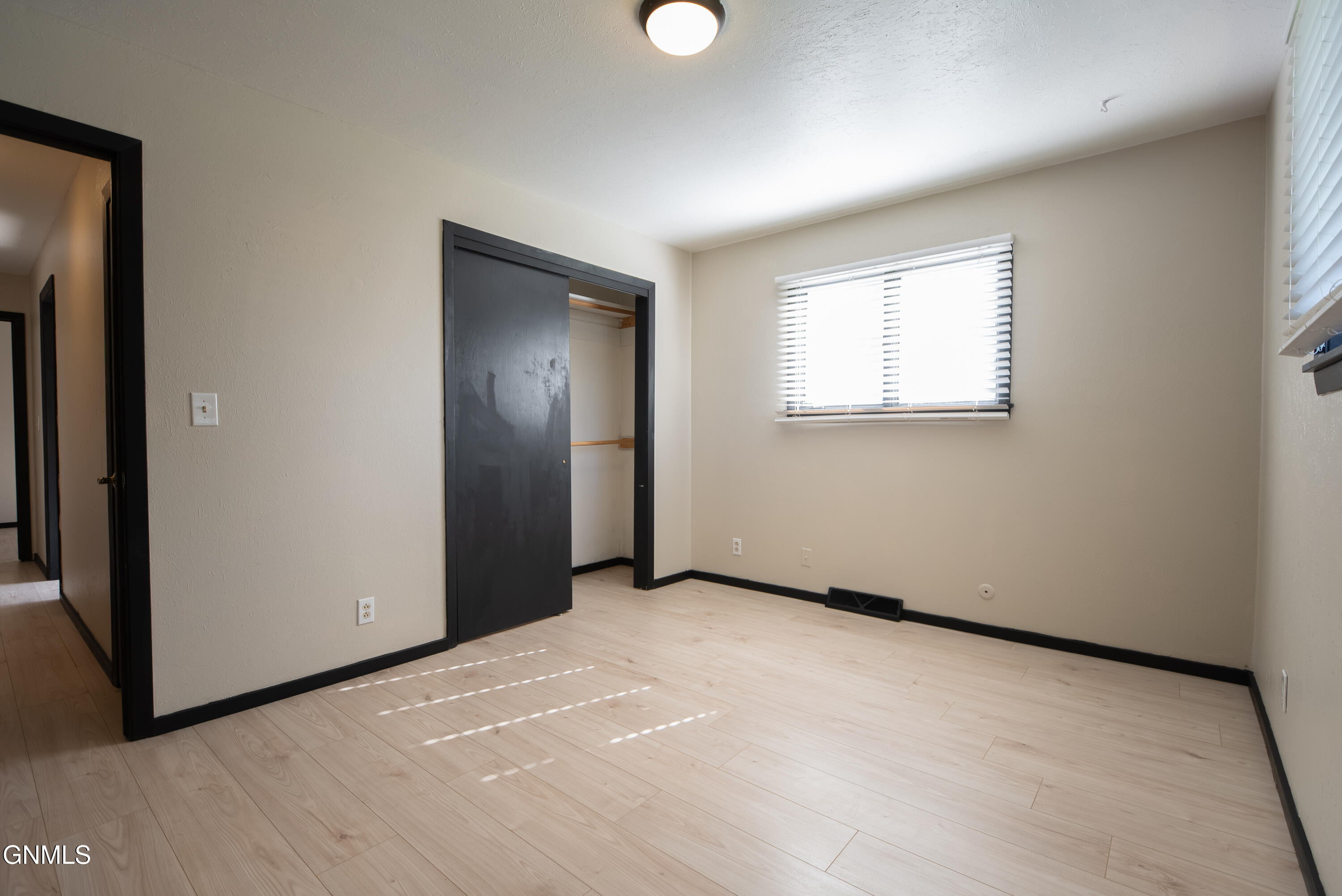 property viewer photo 35