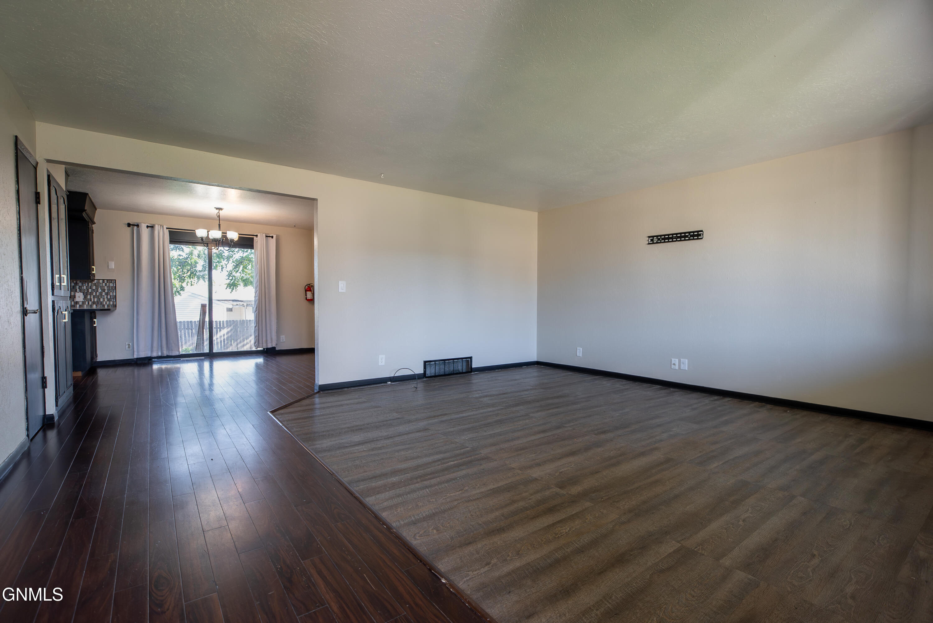 property viewer photo 7