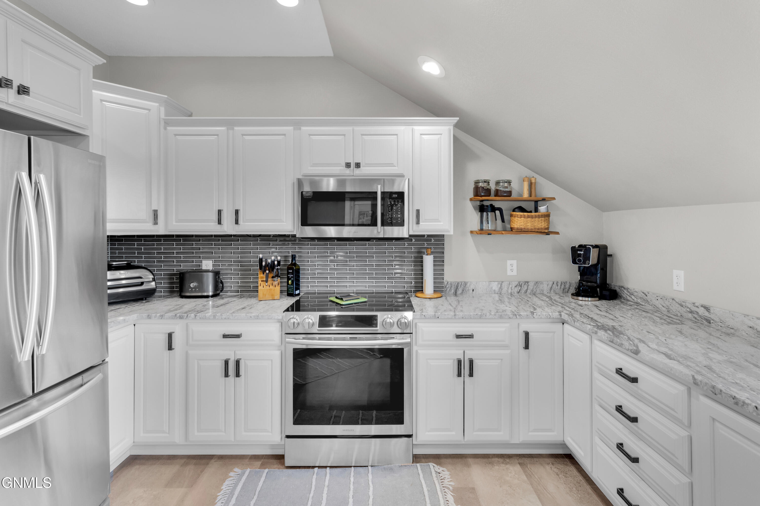 property viewer photo 2