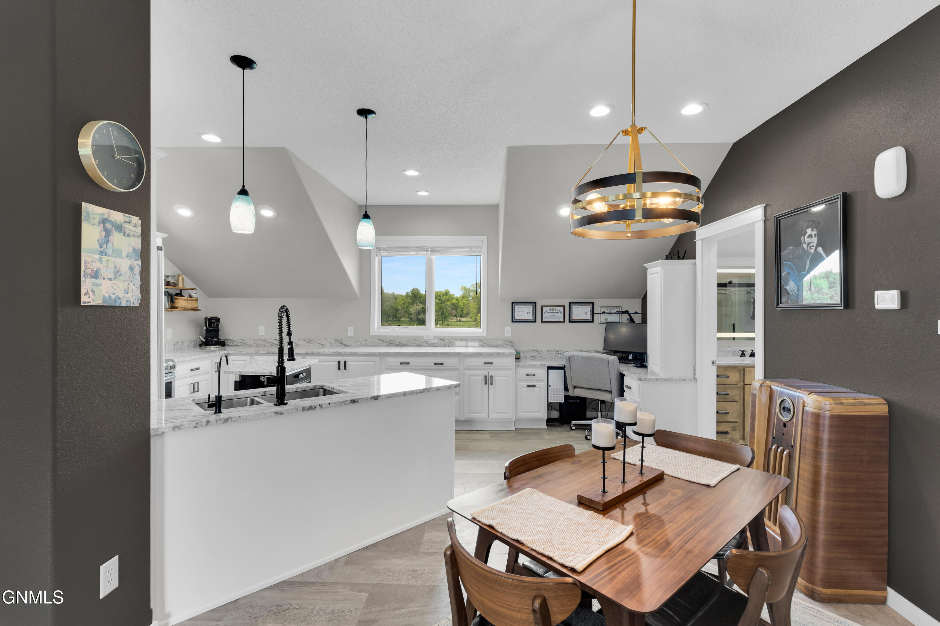 property viewer photo 20
