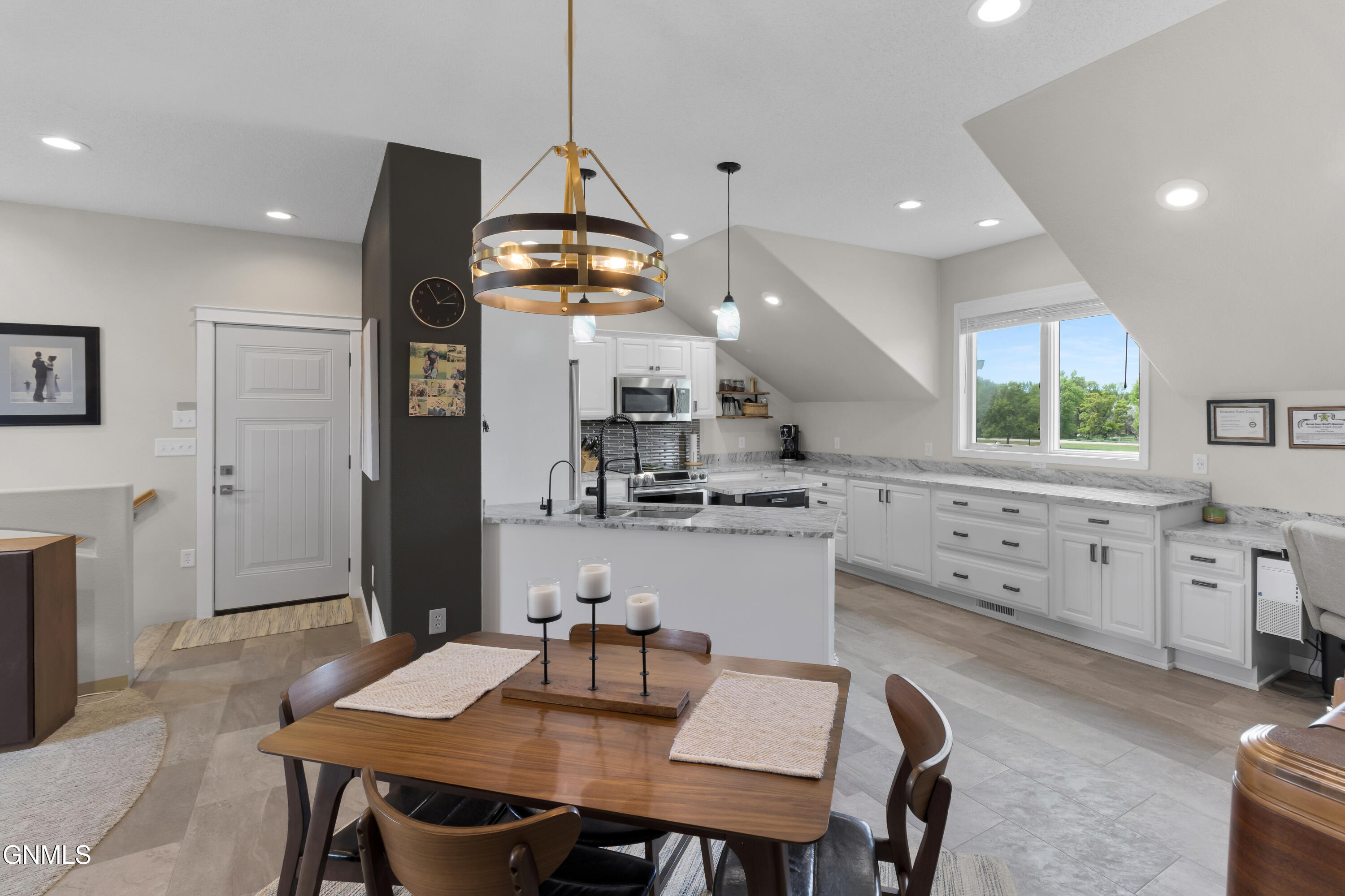 property viewer photo 25
