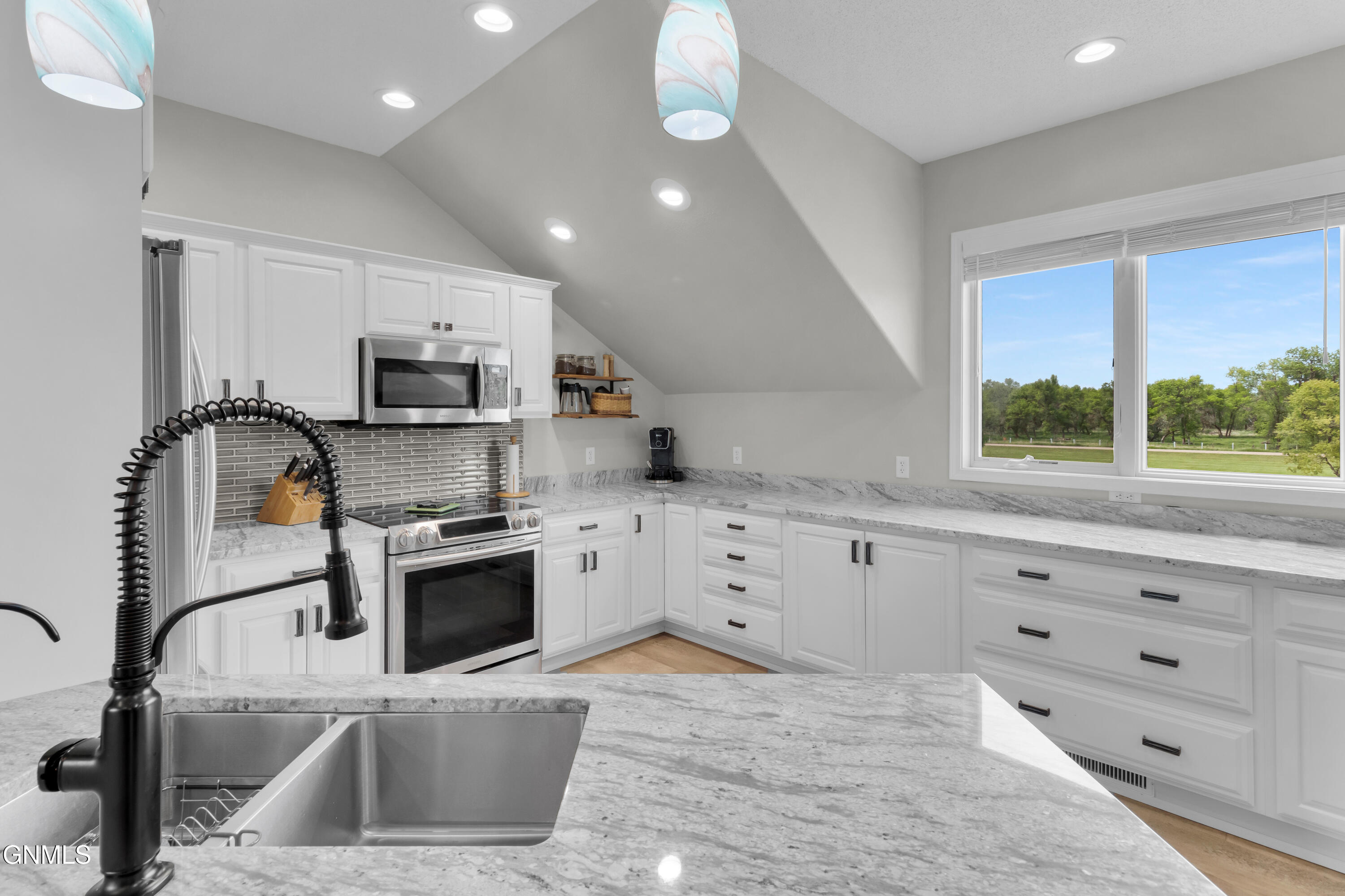 property viewer photo 34