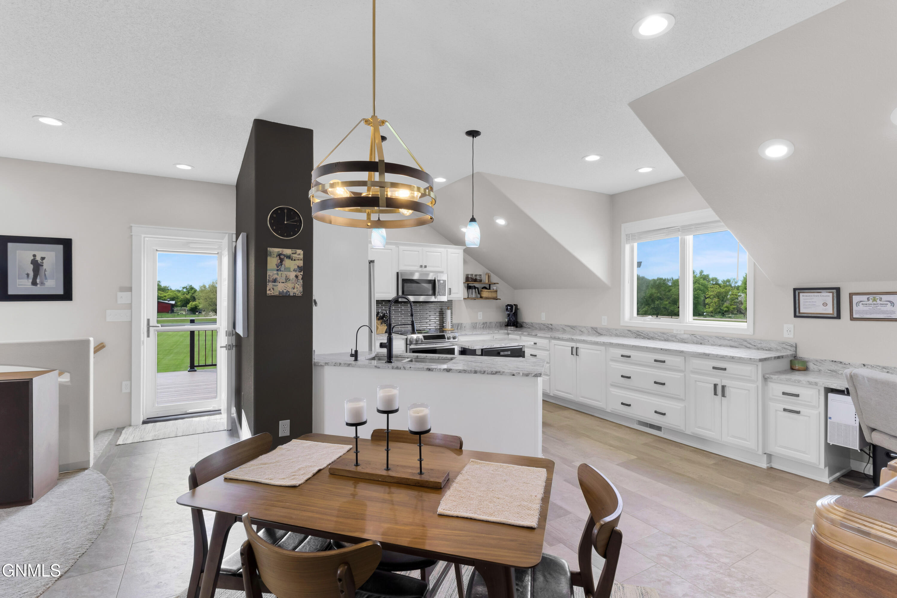 property viewer photo 35