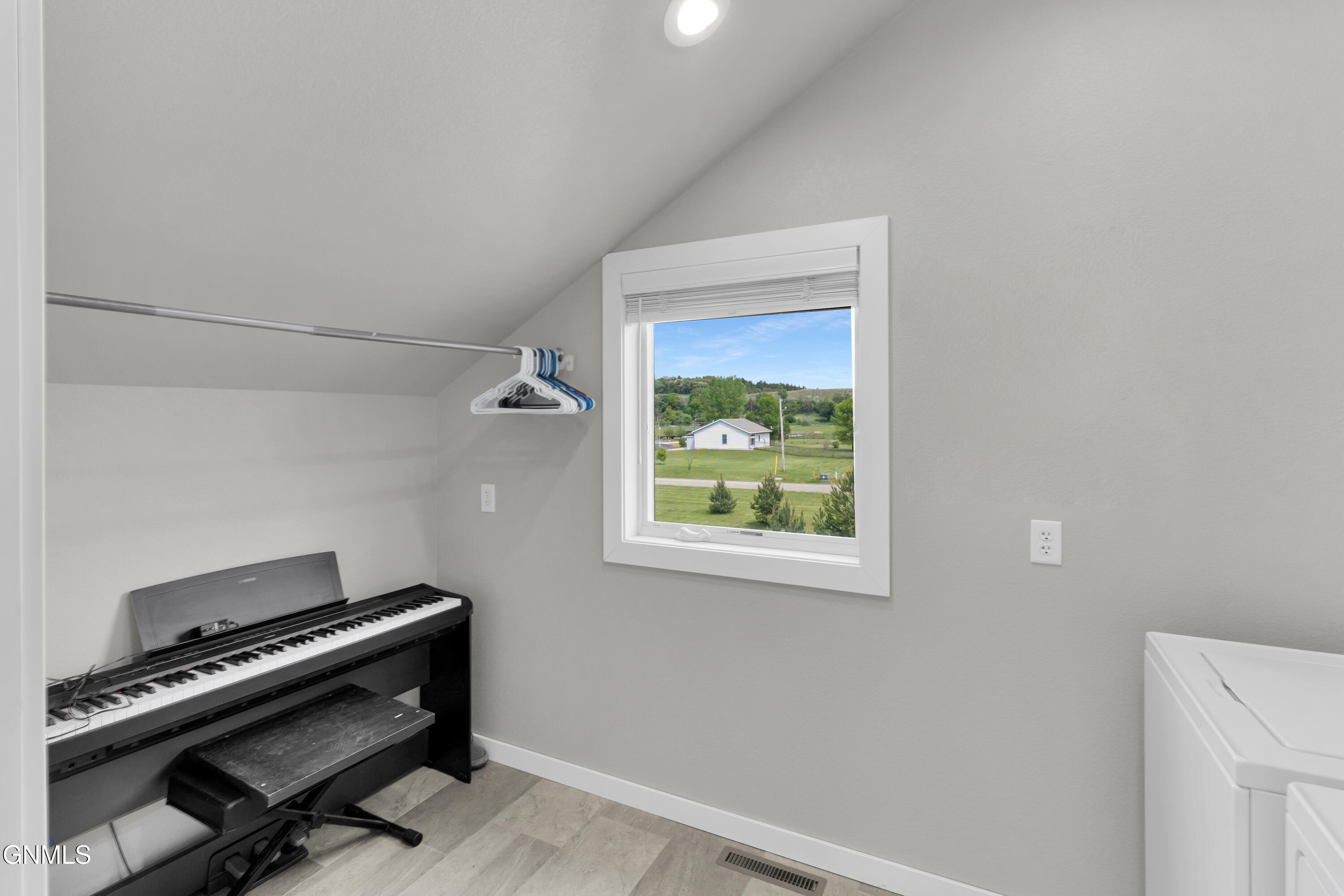 property viewer photo 44