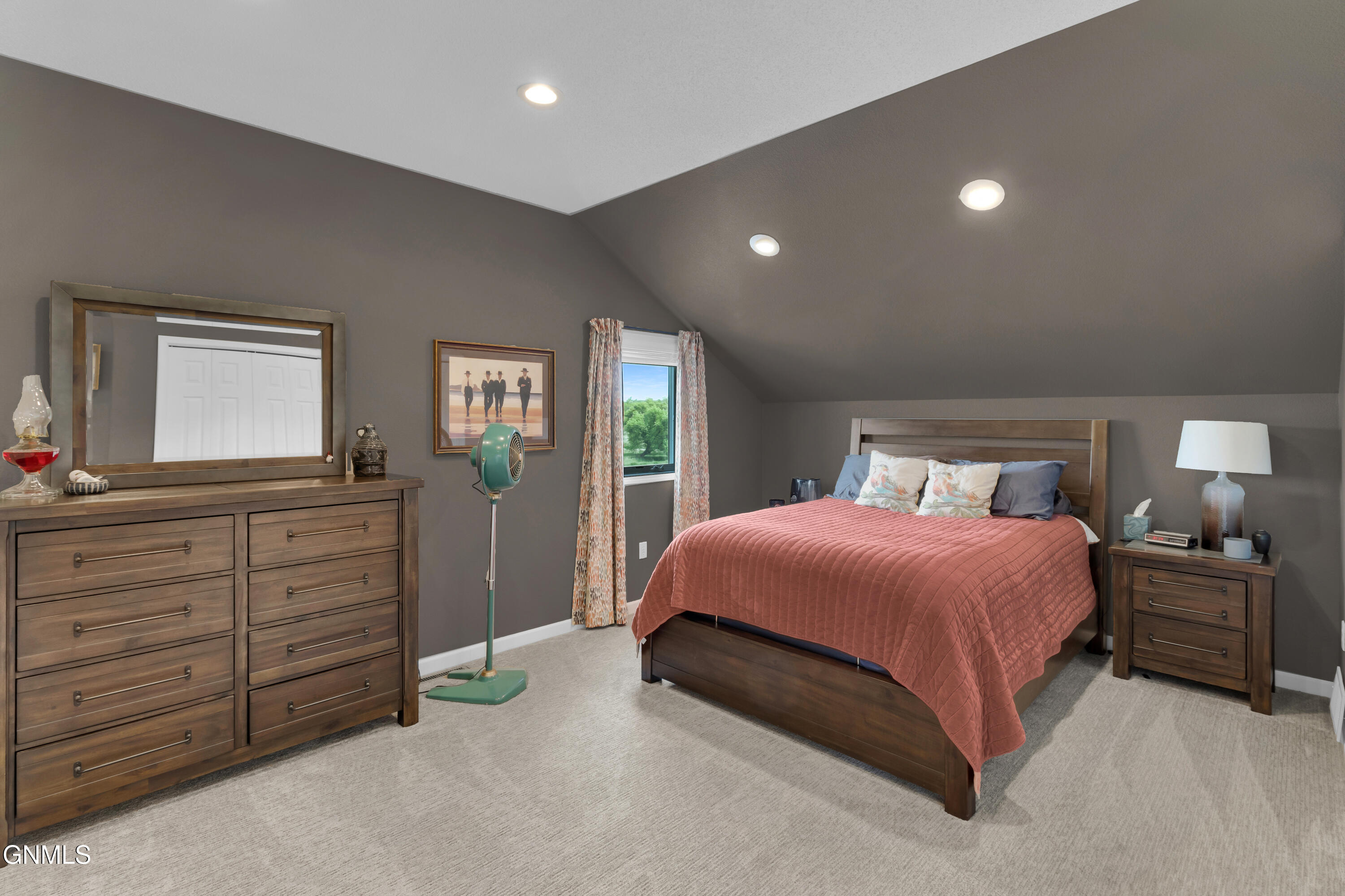 property viewer photo 47