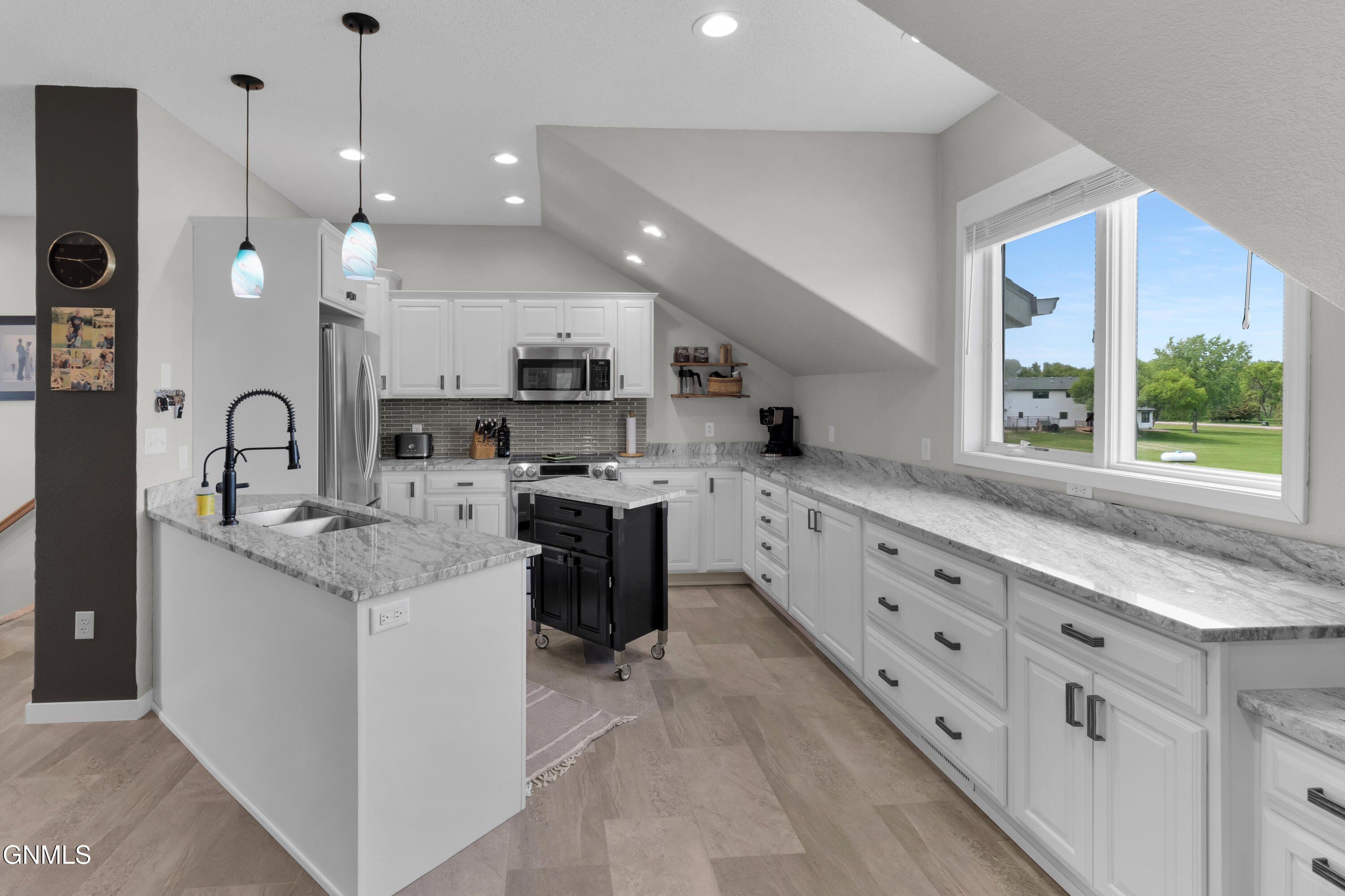 property viewer photo 6