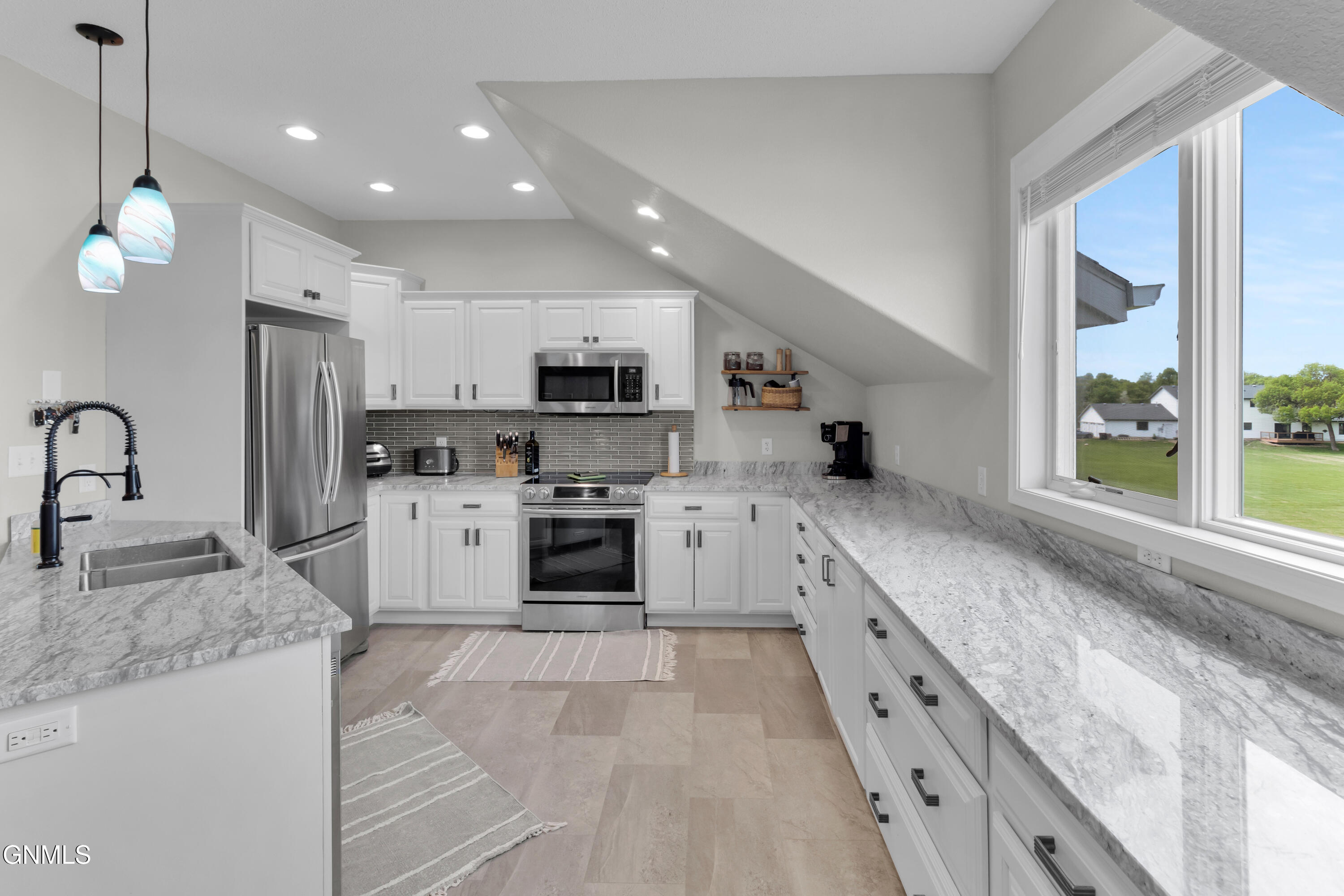 property viewer photo 8