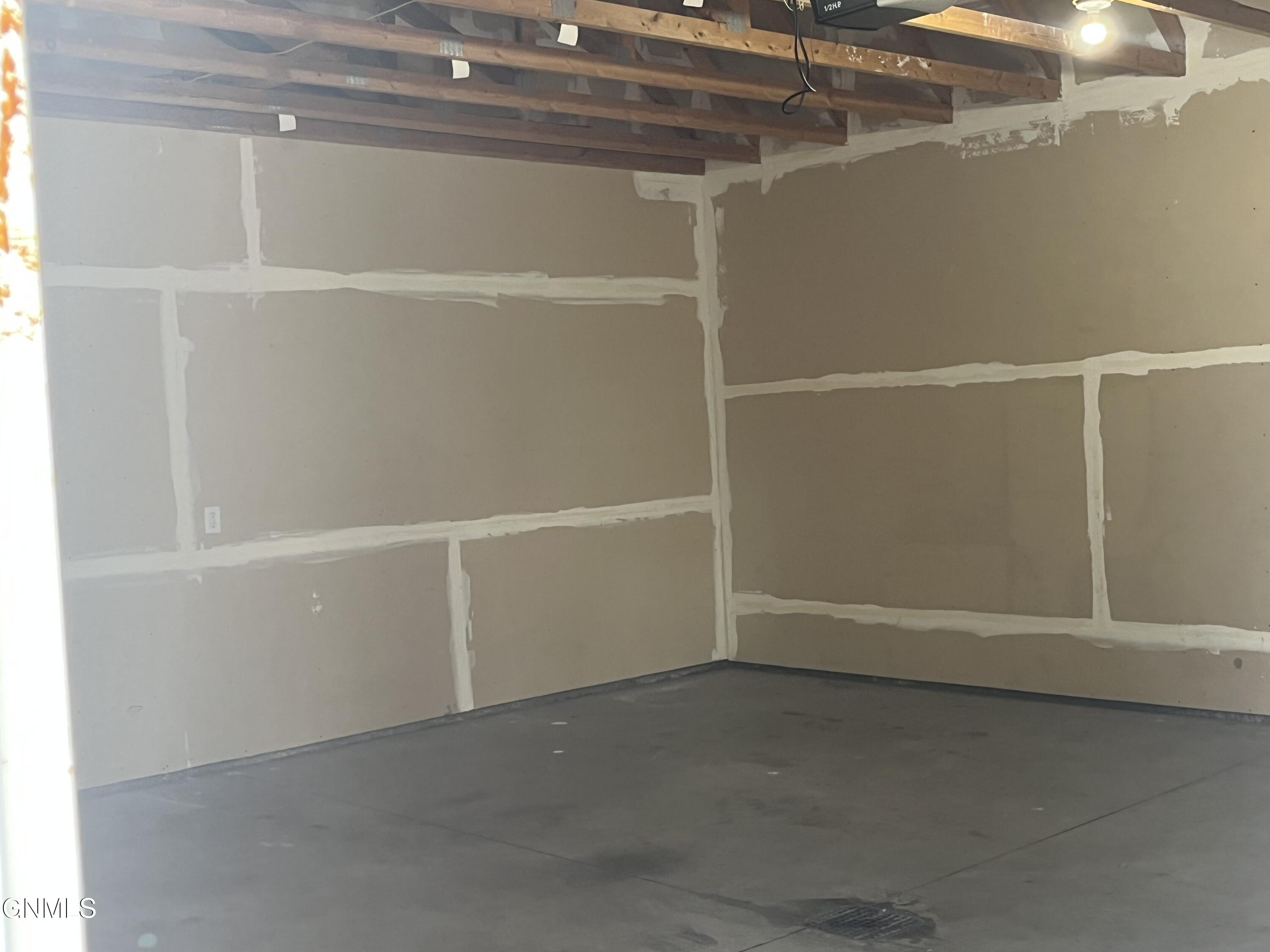 property viewer photo 25