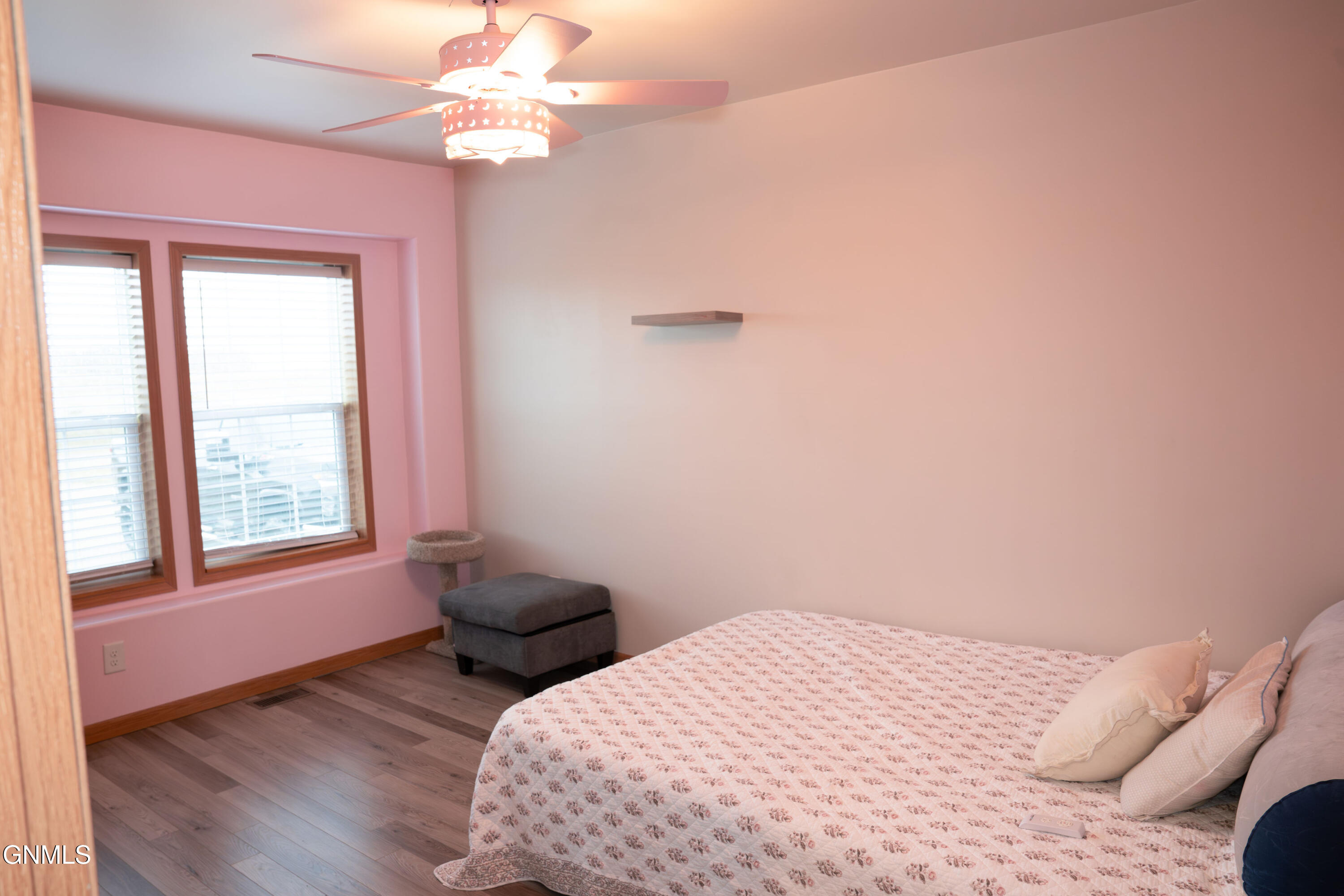 property viewer photo 15