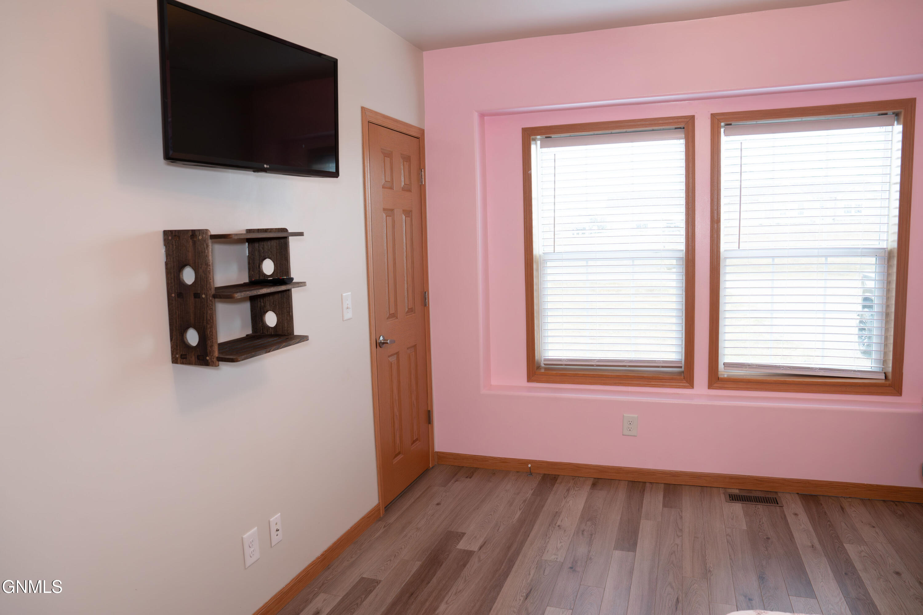 property viewer photo 16