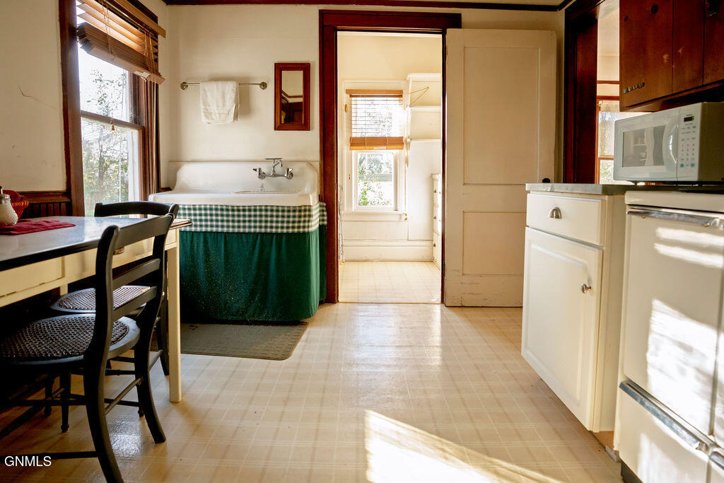 property viewer photo 7