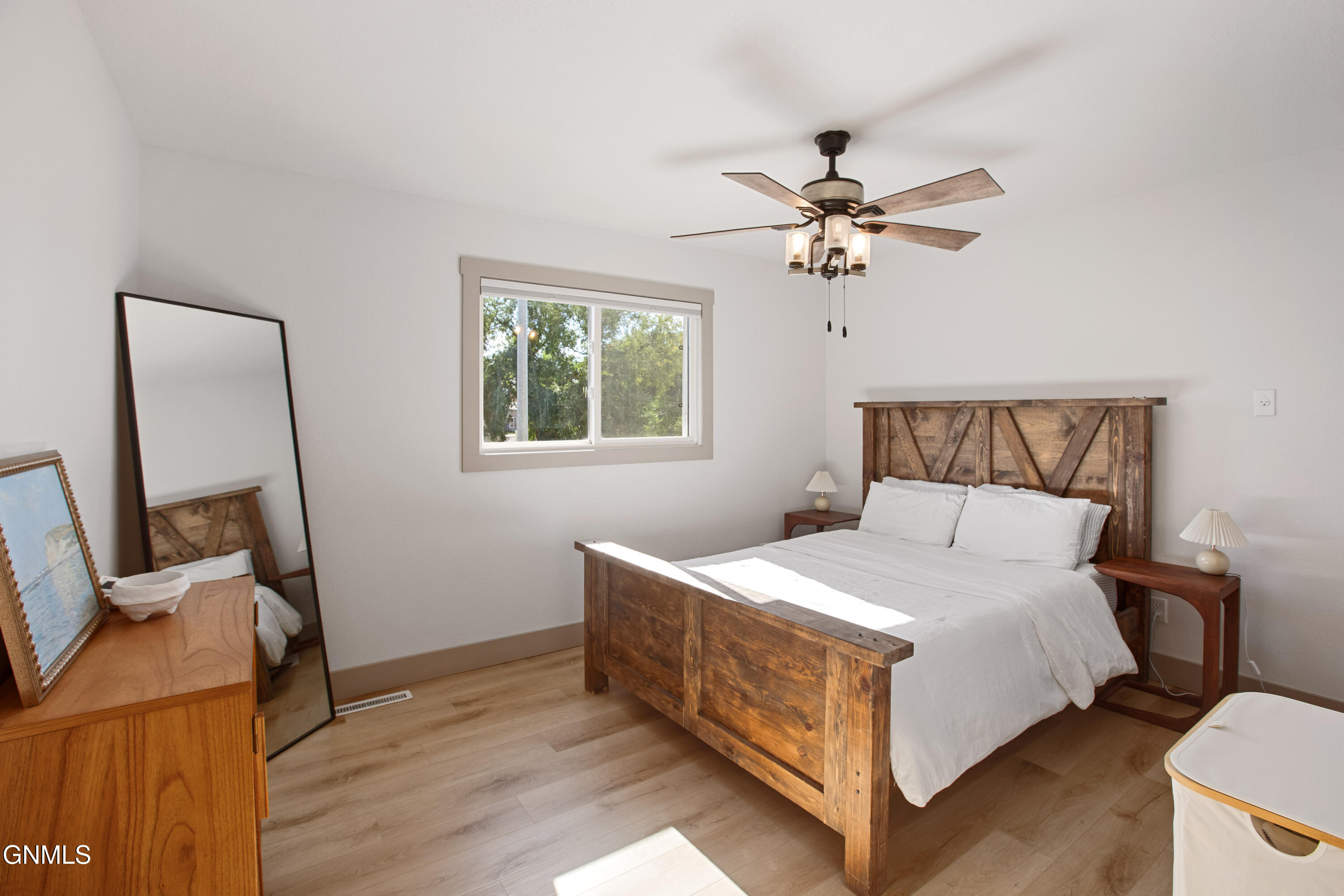 property viewer photo 14