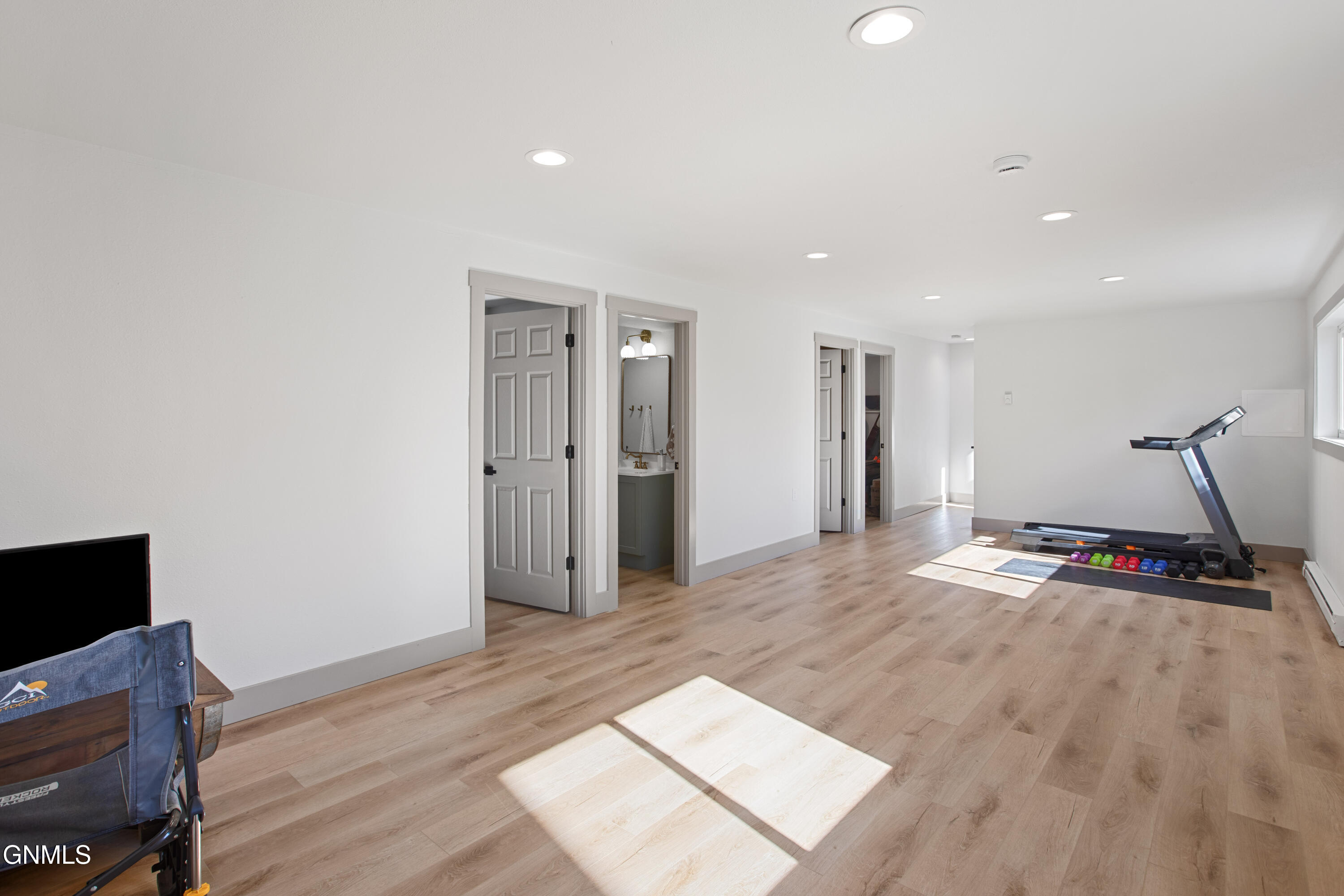 property viewer photo 18