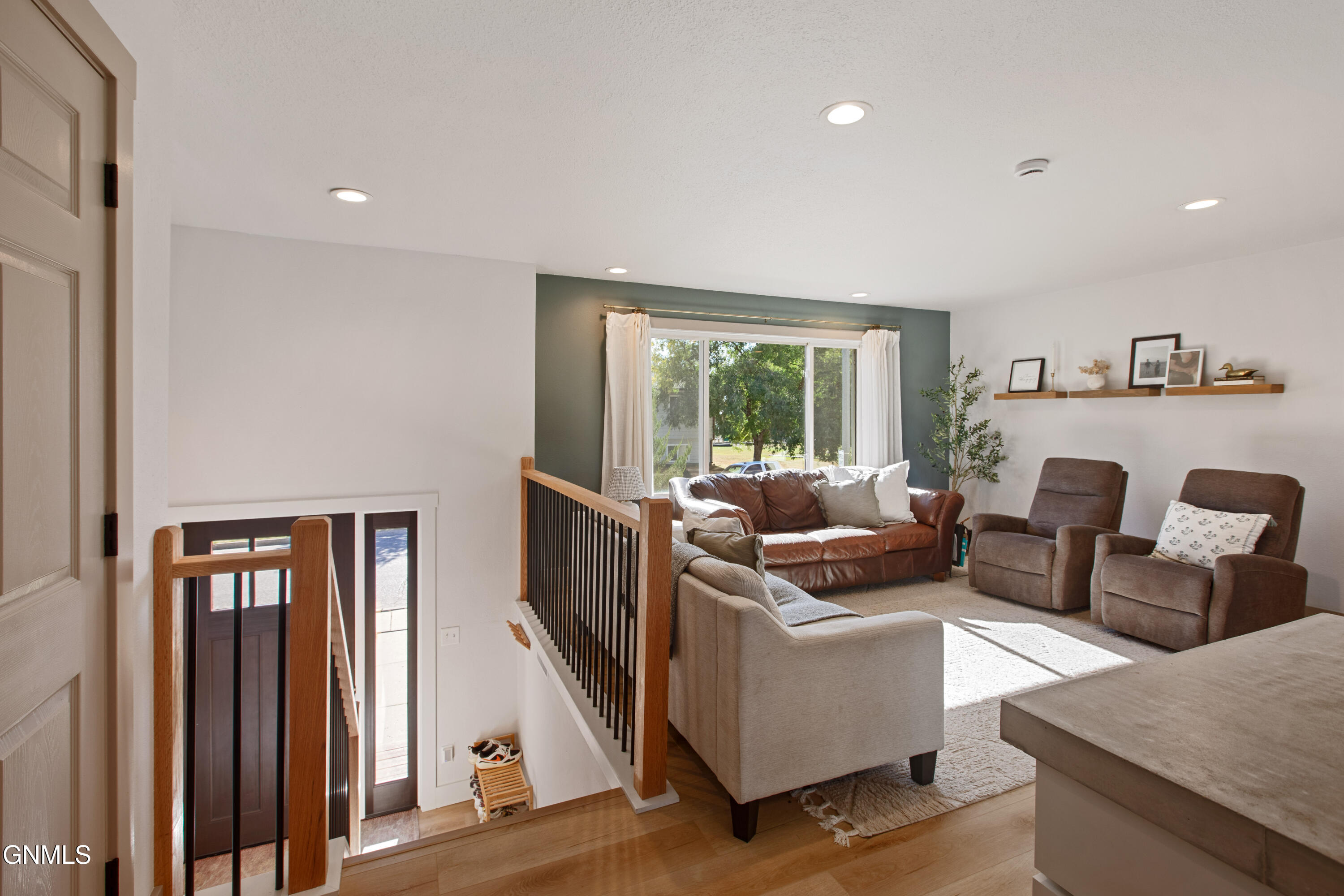 property viewer photo 3