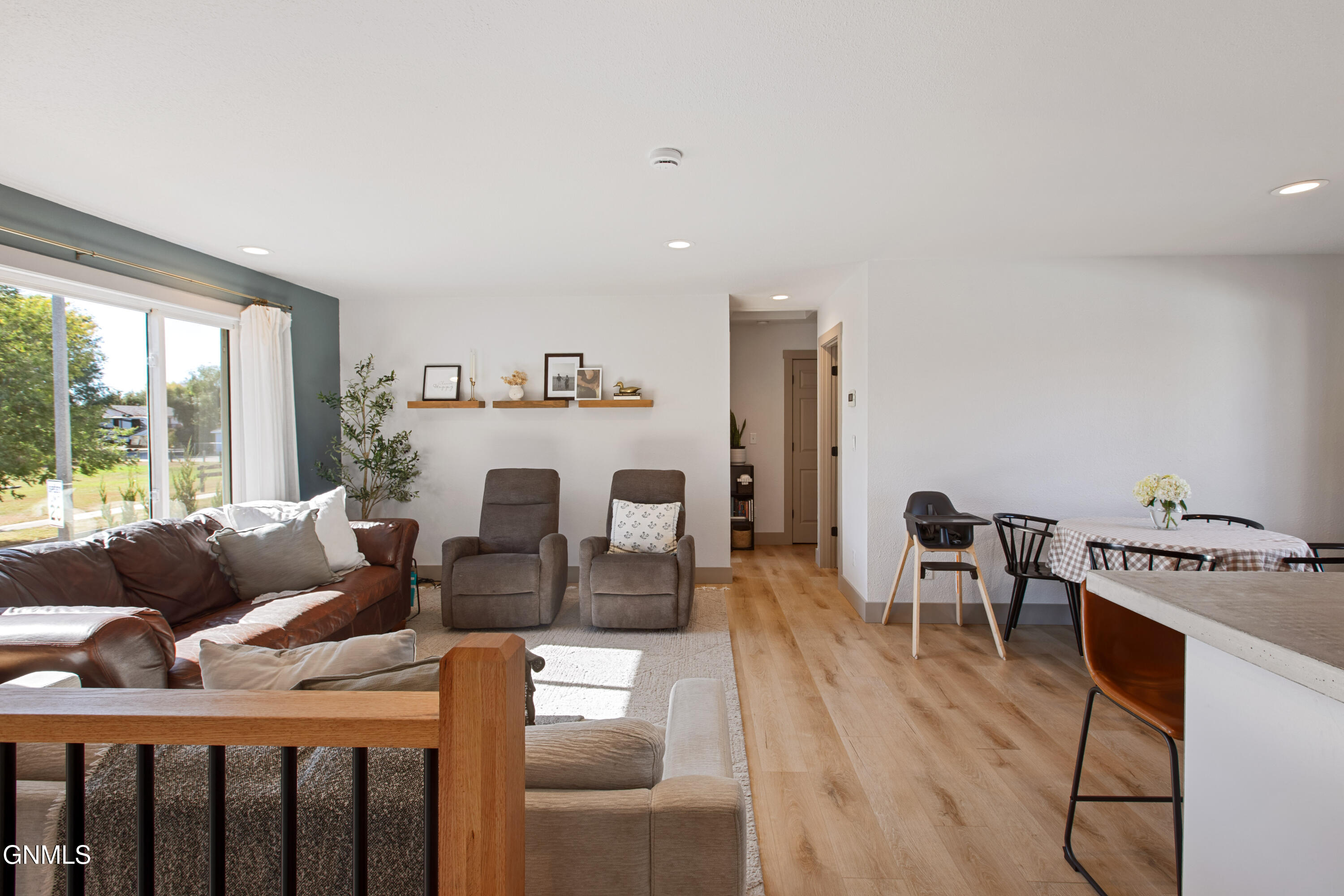 property viewer photo 4