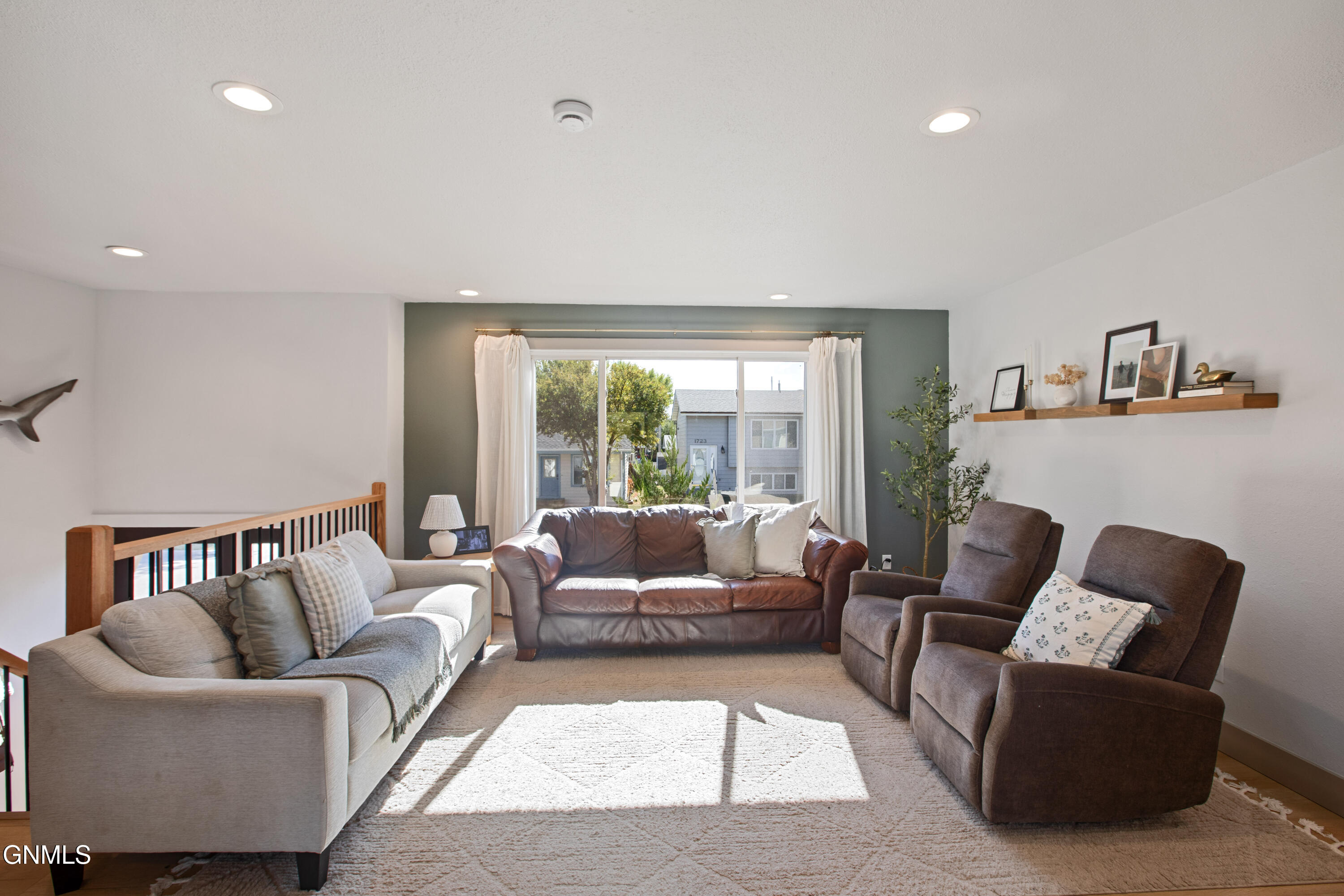 property viewer photo 5