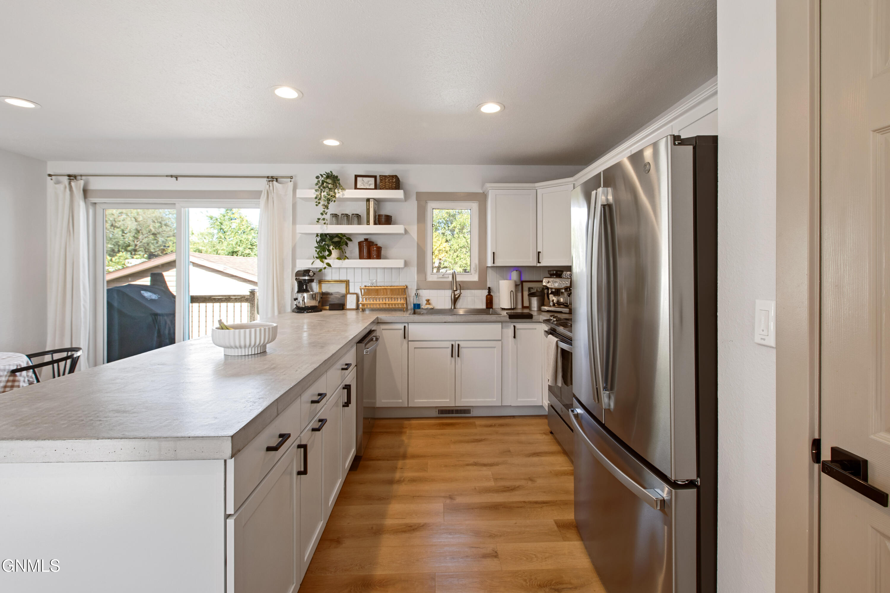 property viewer photo 7
