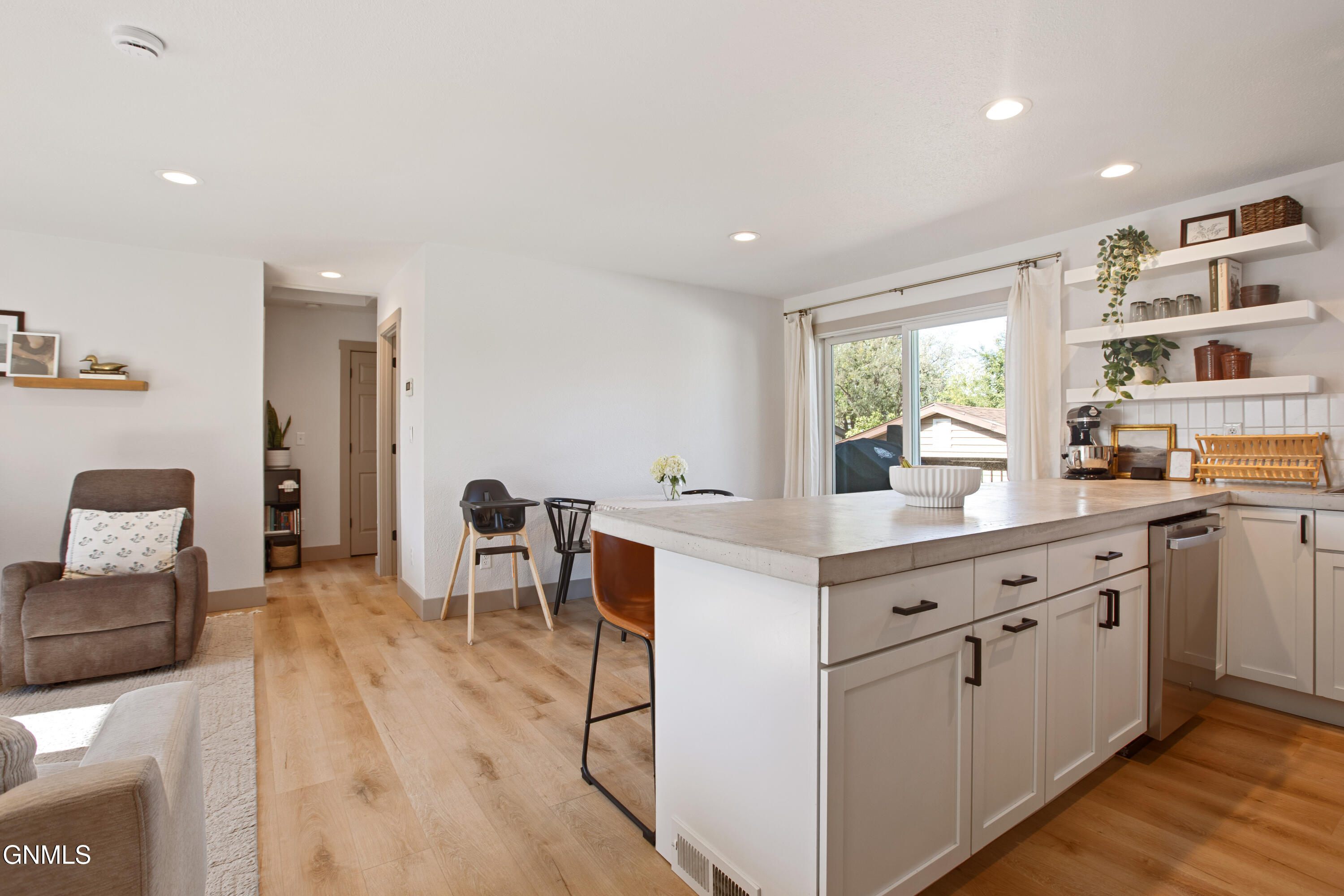 property viewer photo 8