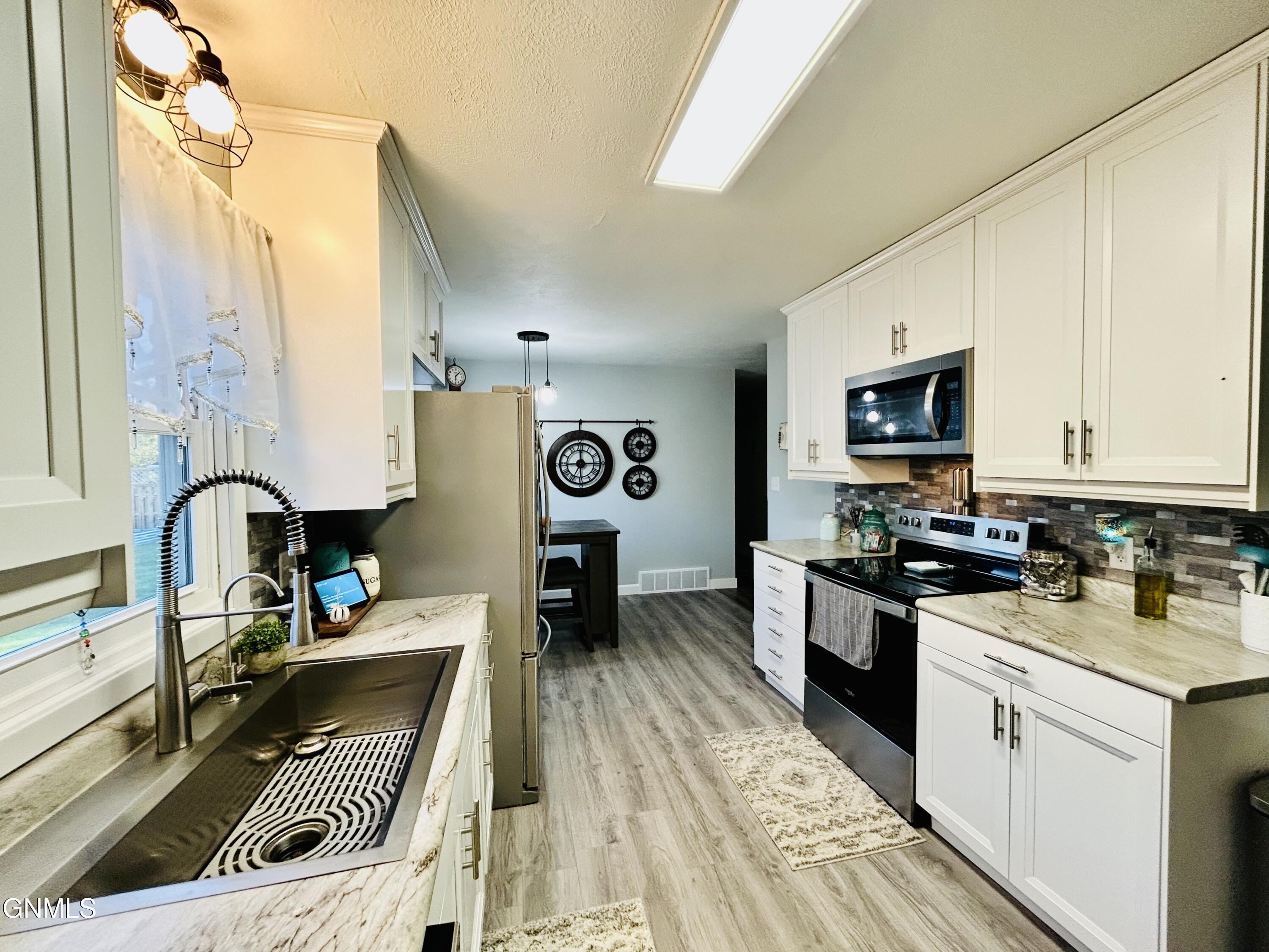 property viewer photo 15