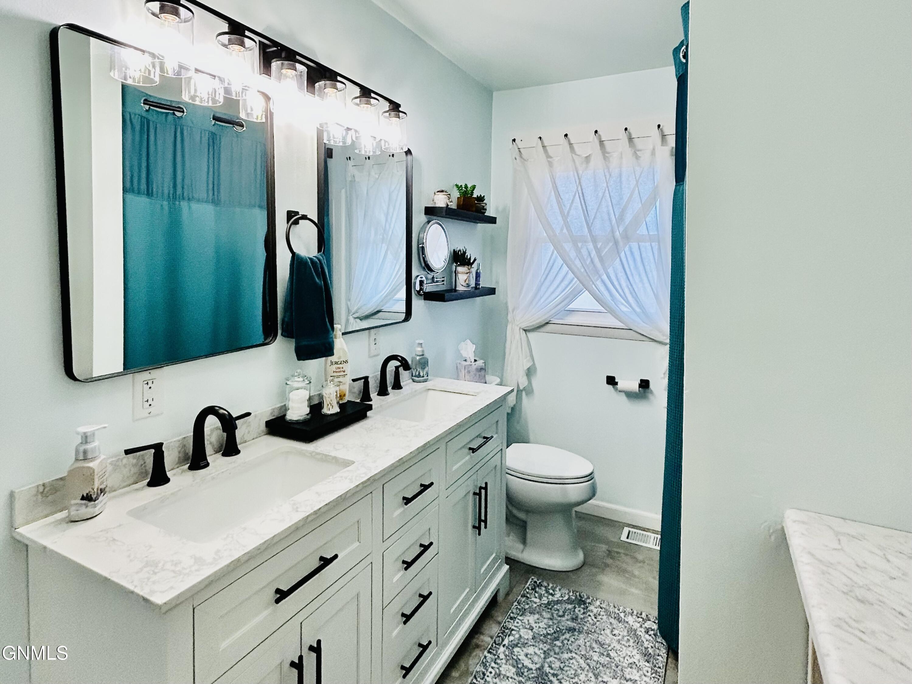 property viewer photo 26