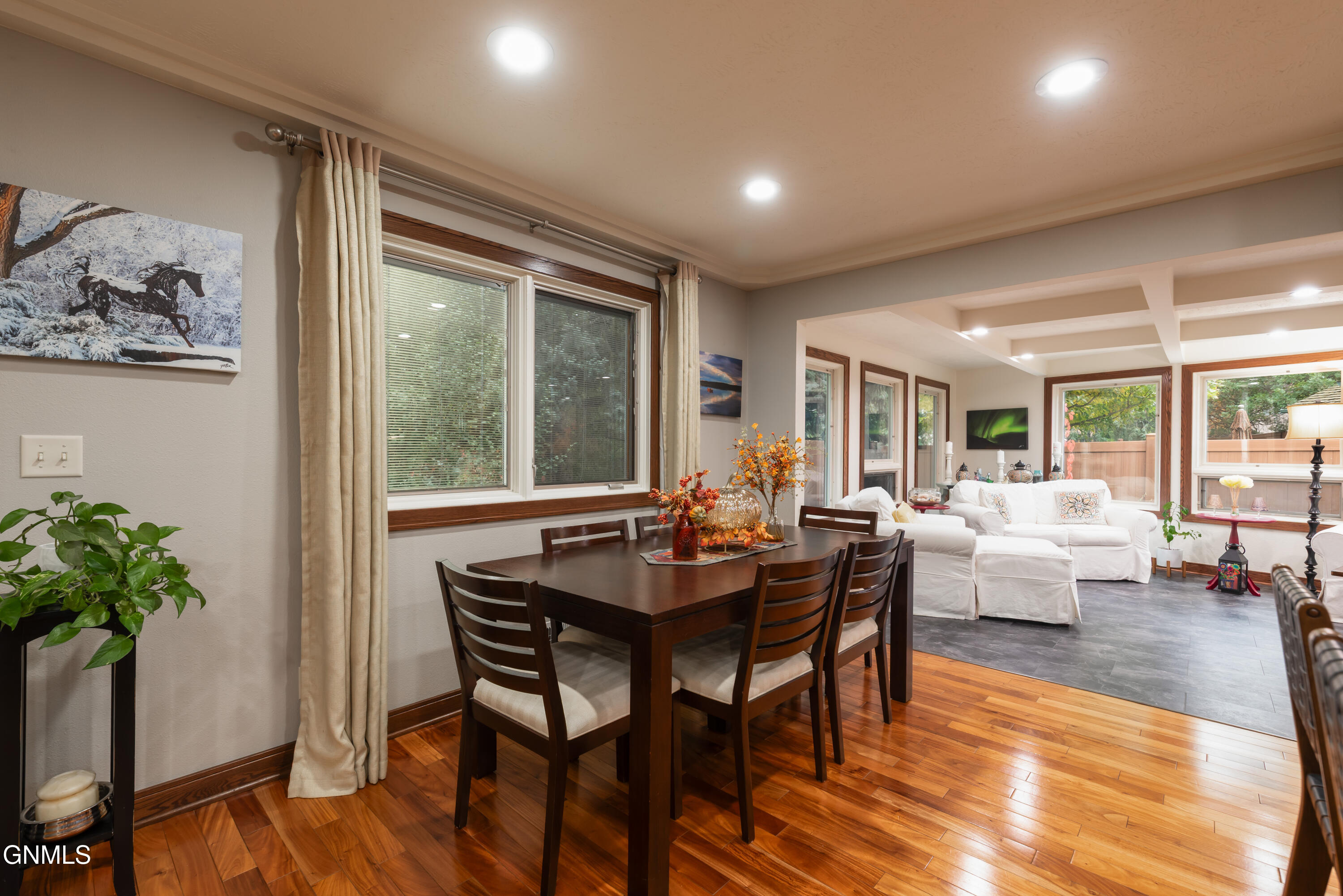 property viewer photo 12