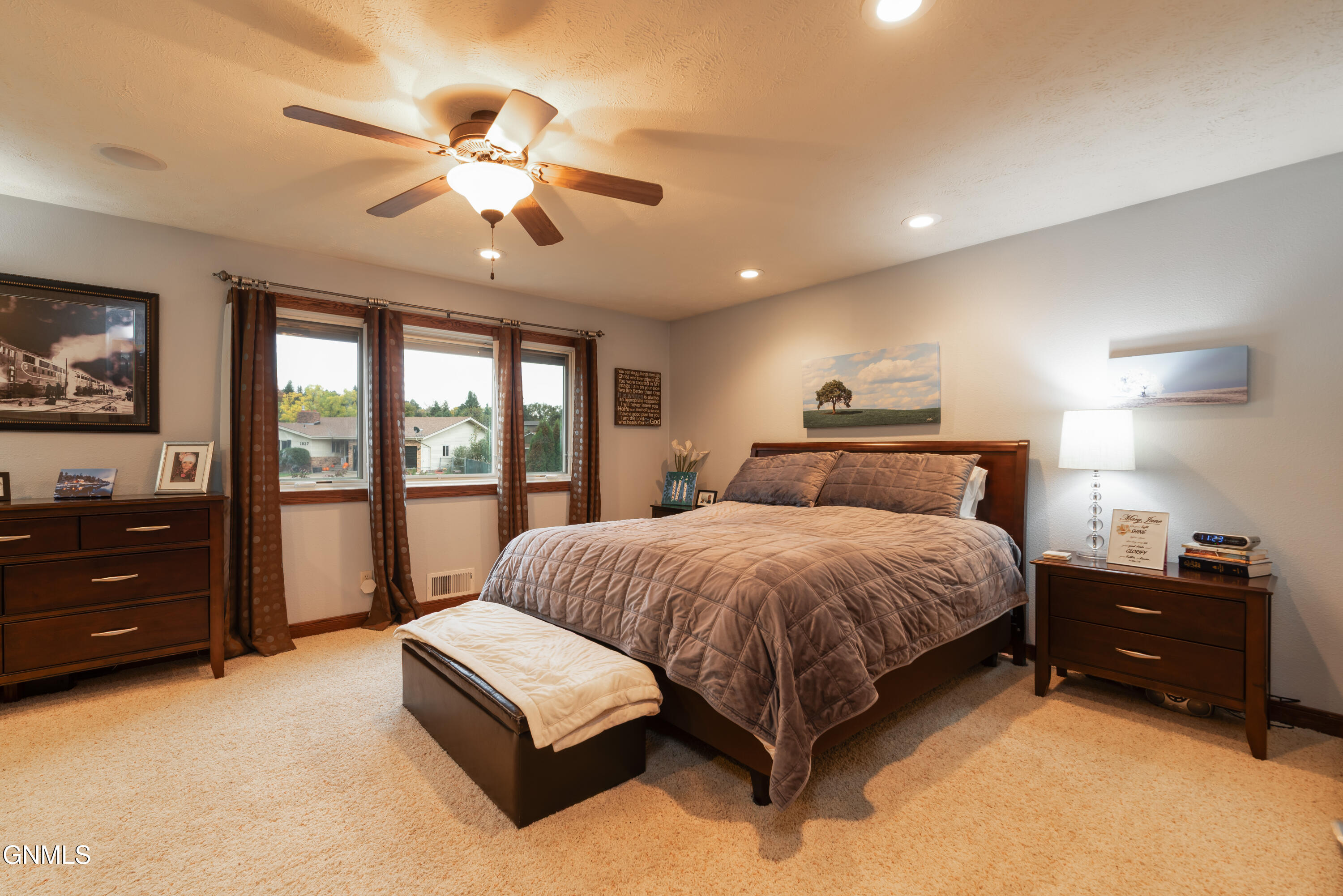 property viewer photo 15