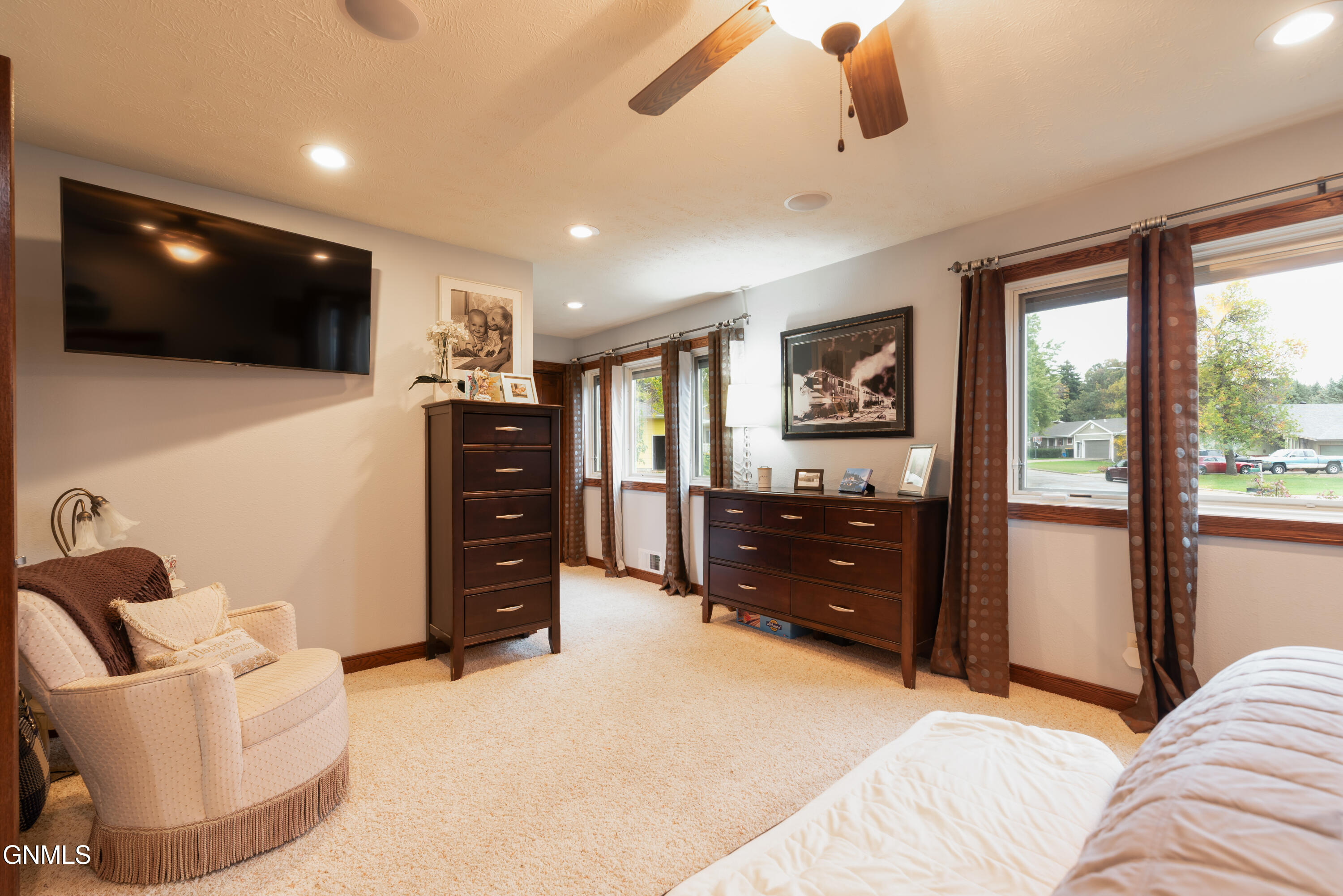 property viewer photo 16