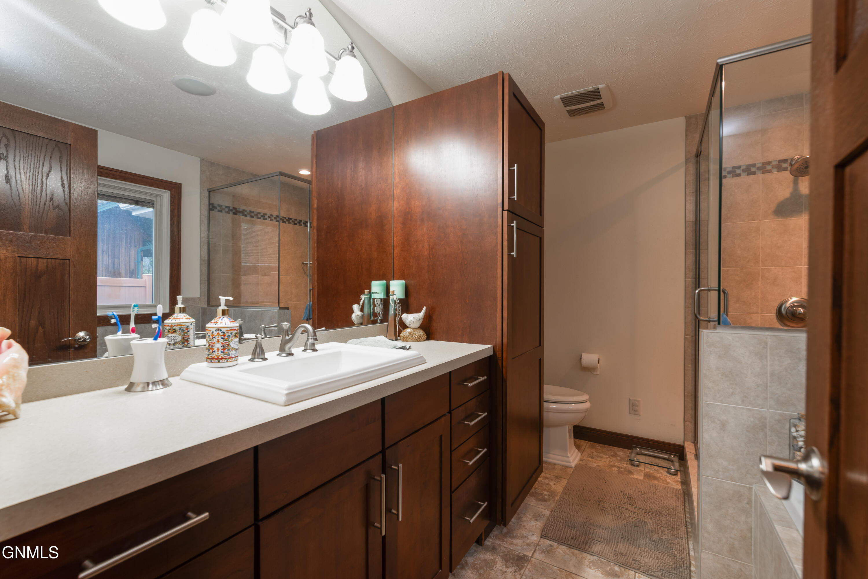 property viewer photo 18
