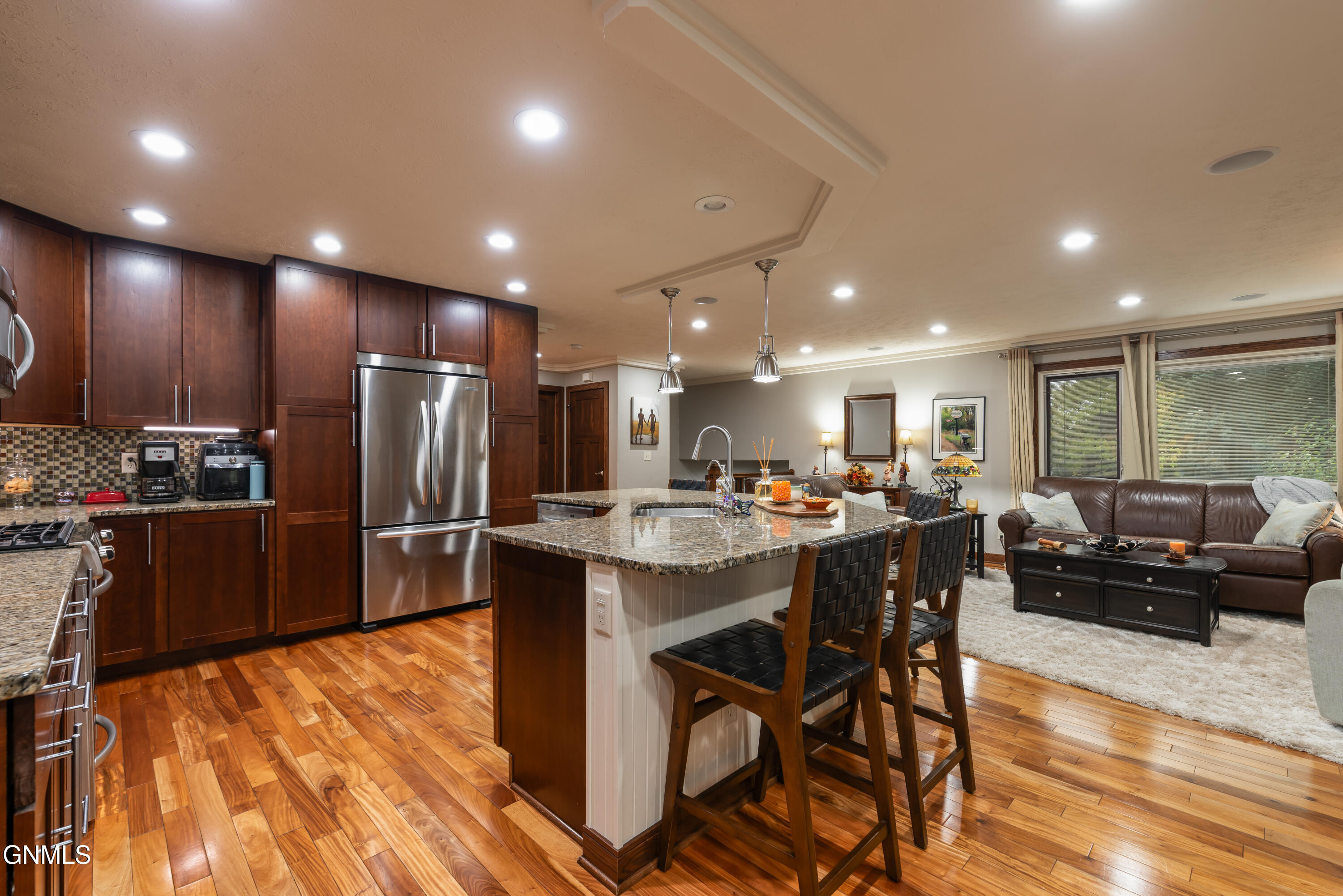 property viewer photo 7