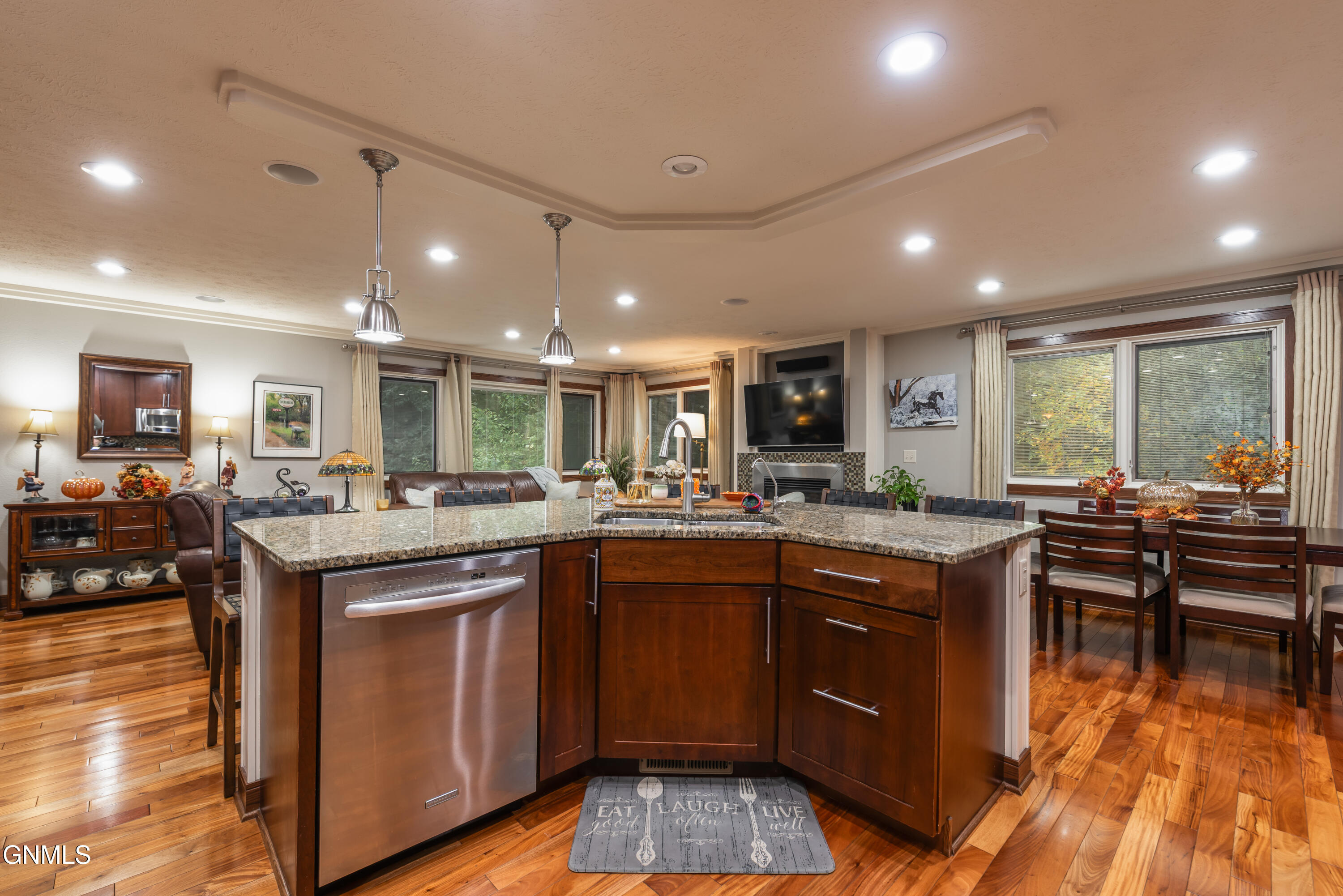 property viewer photo 8