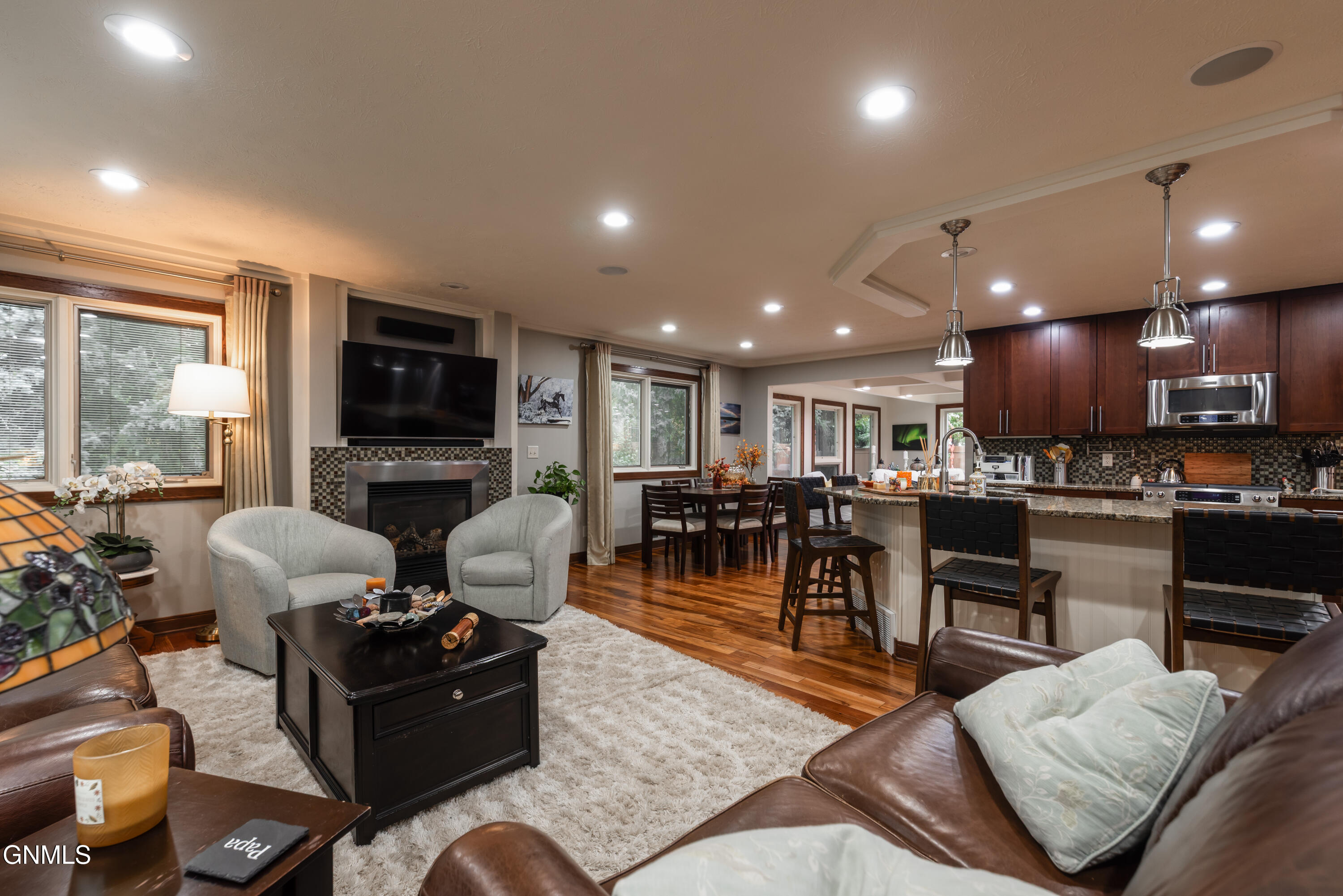 property viewer photo 9