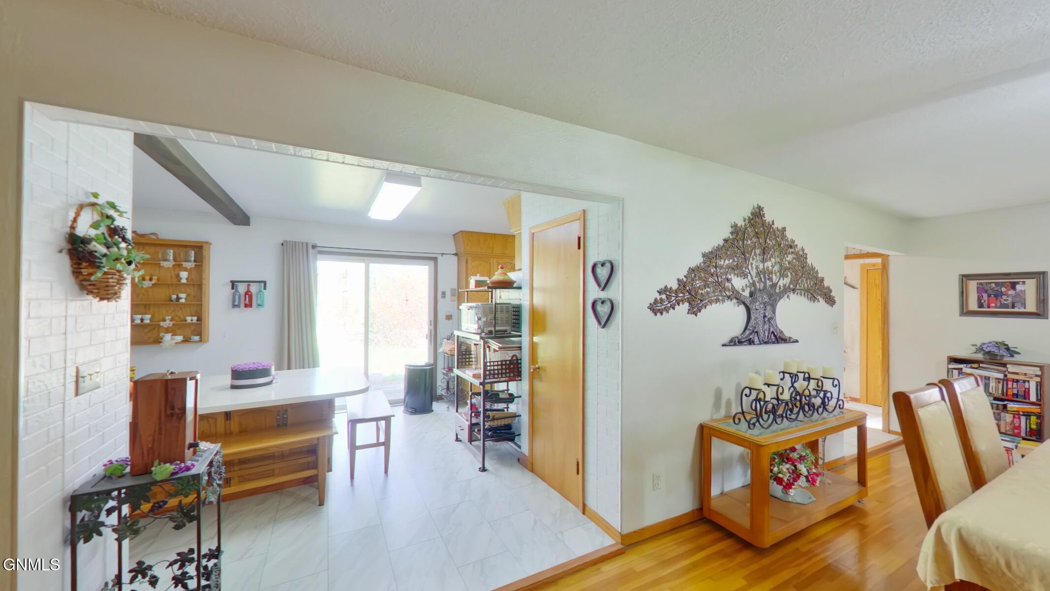 property viewer photo 2