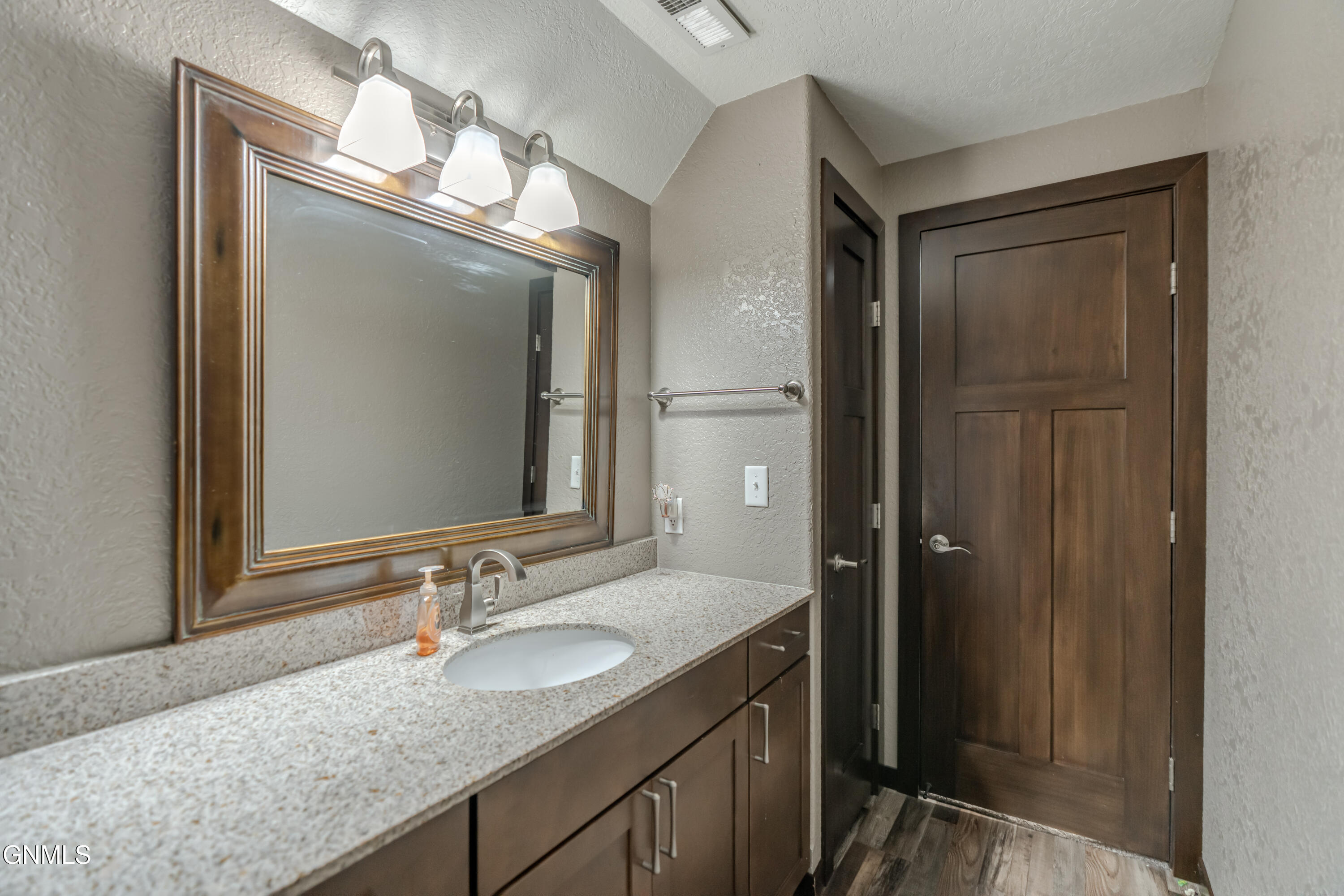 property viewer photo 56
