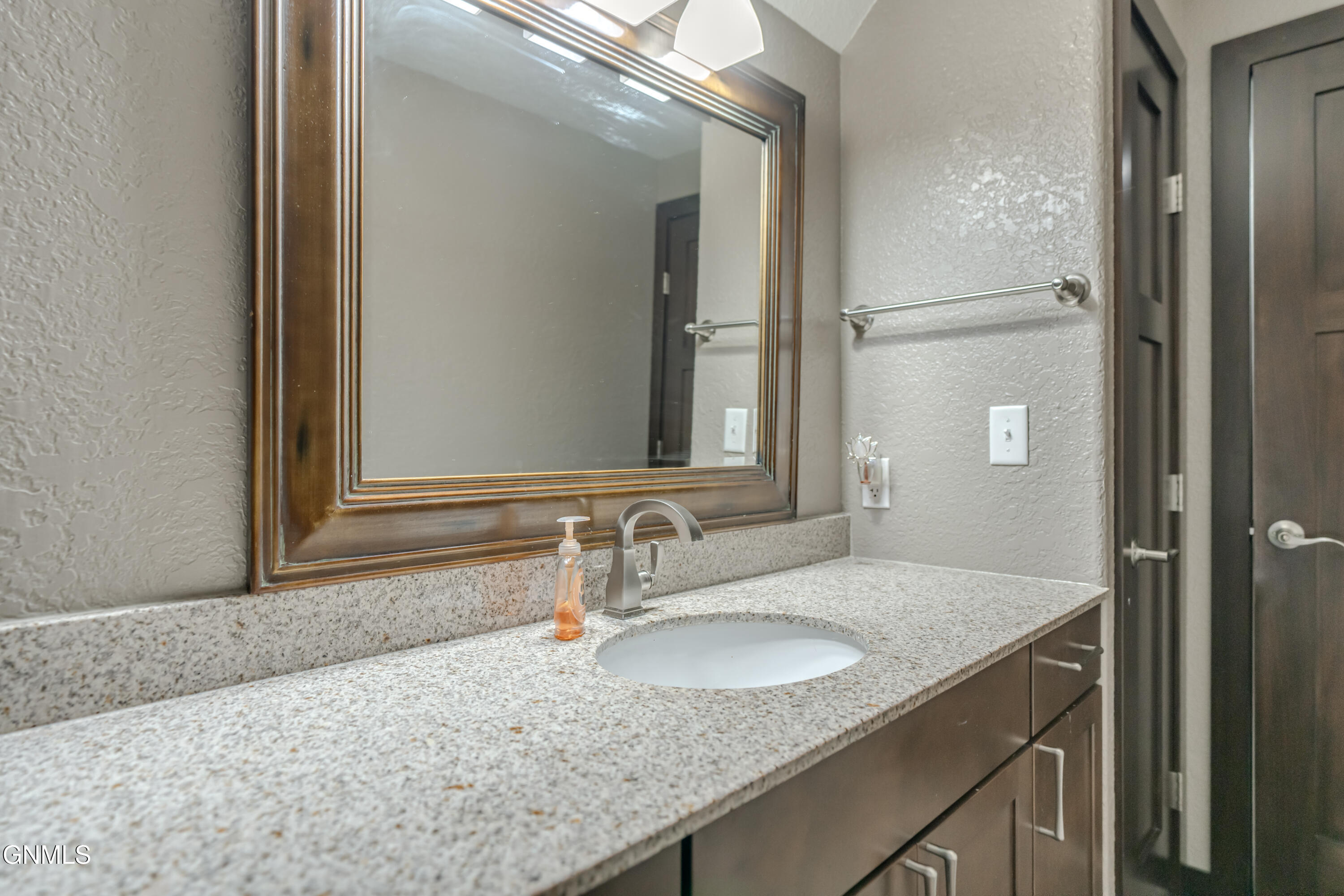 property viewer photo 57