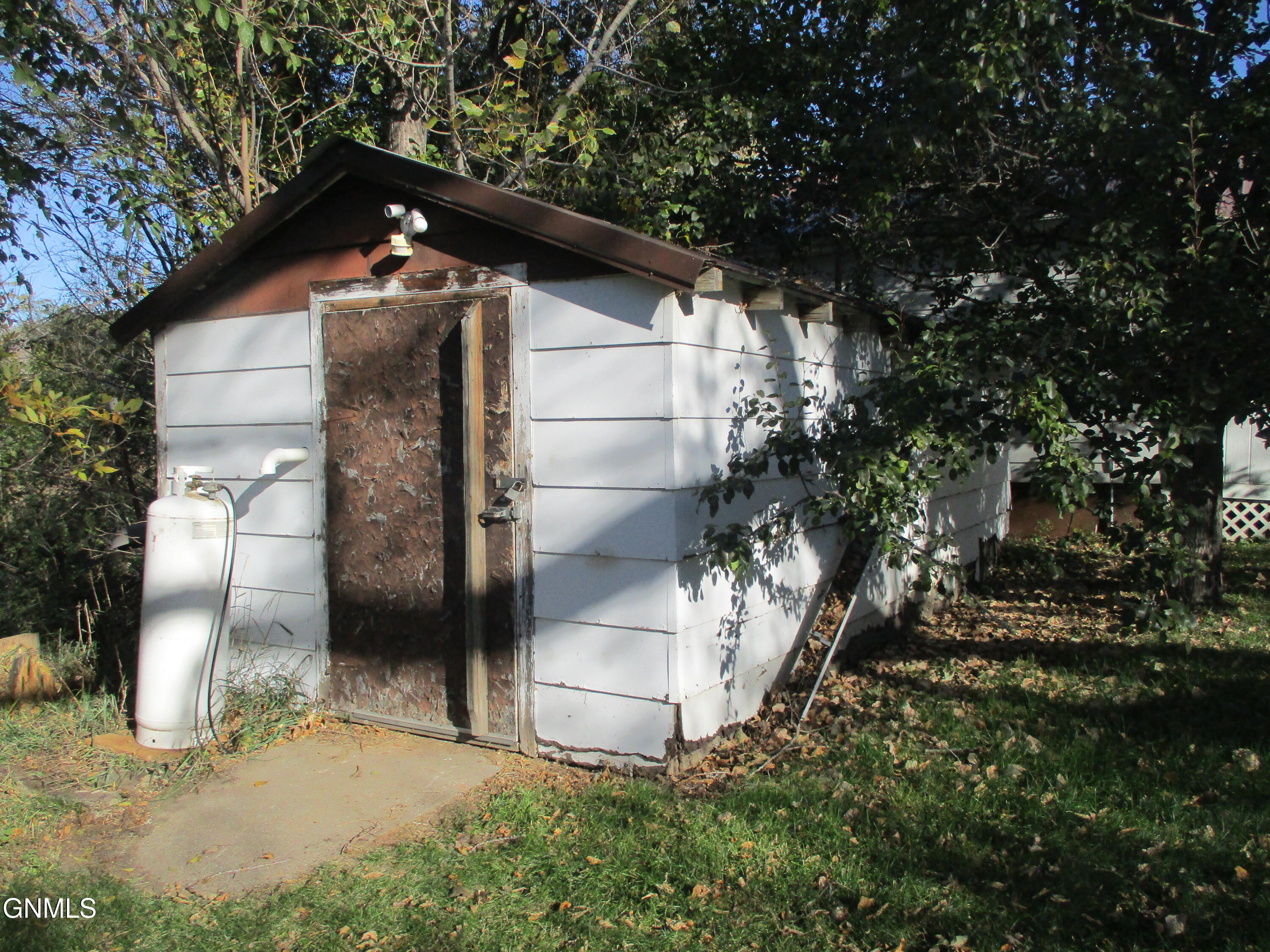 main property photo 25