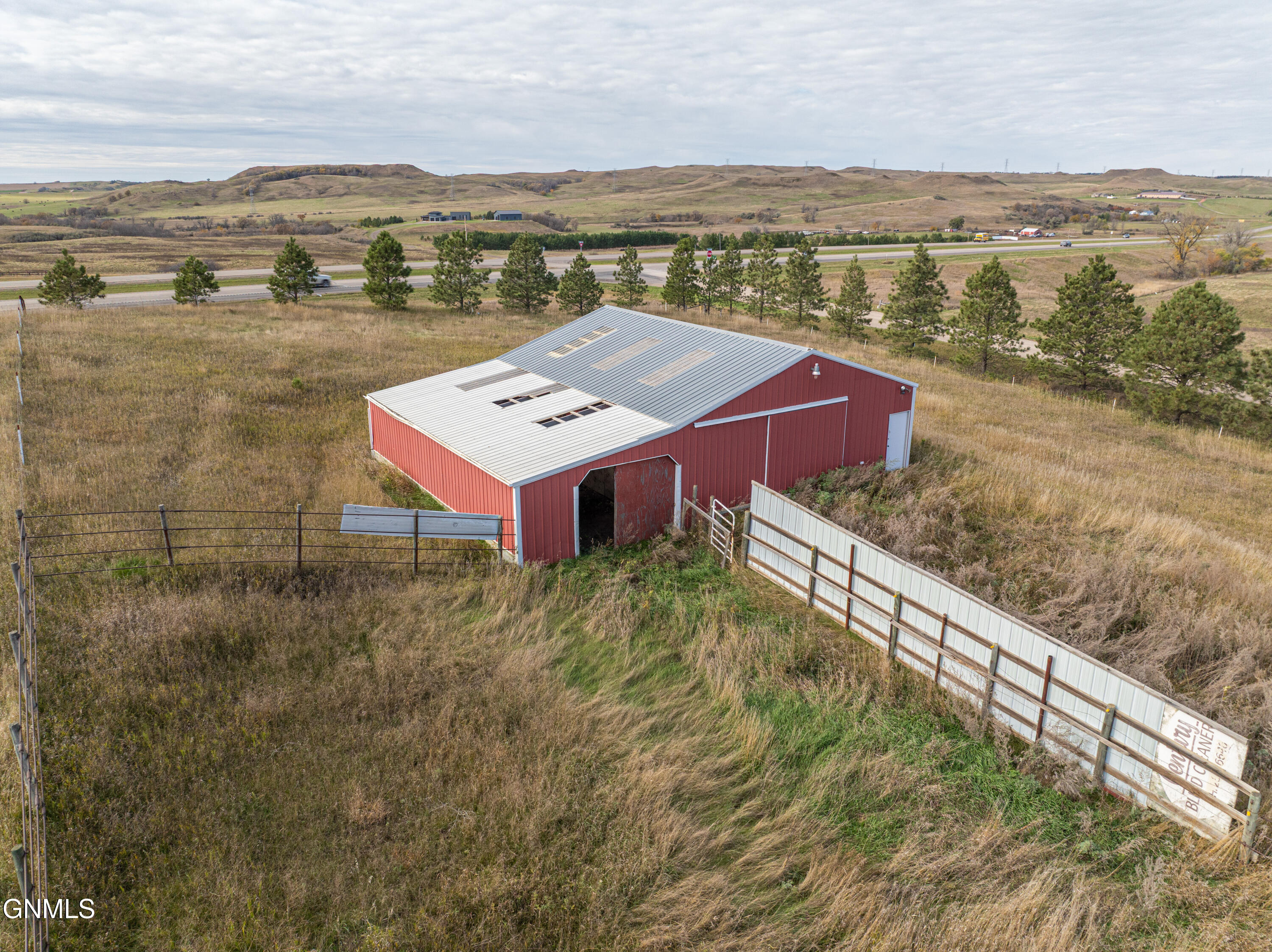main property photo 23