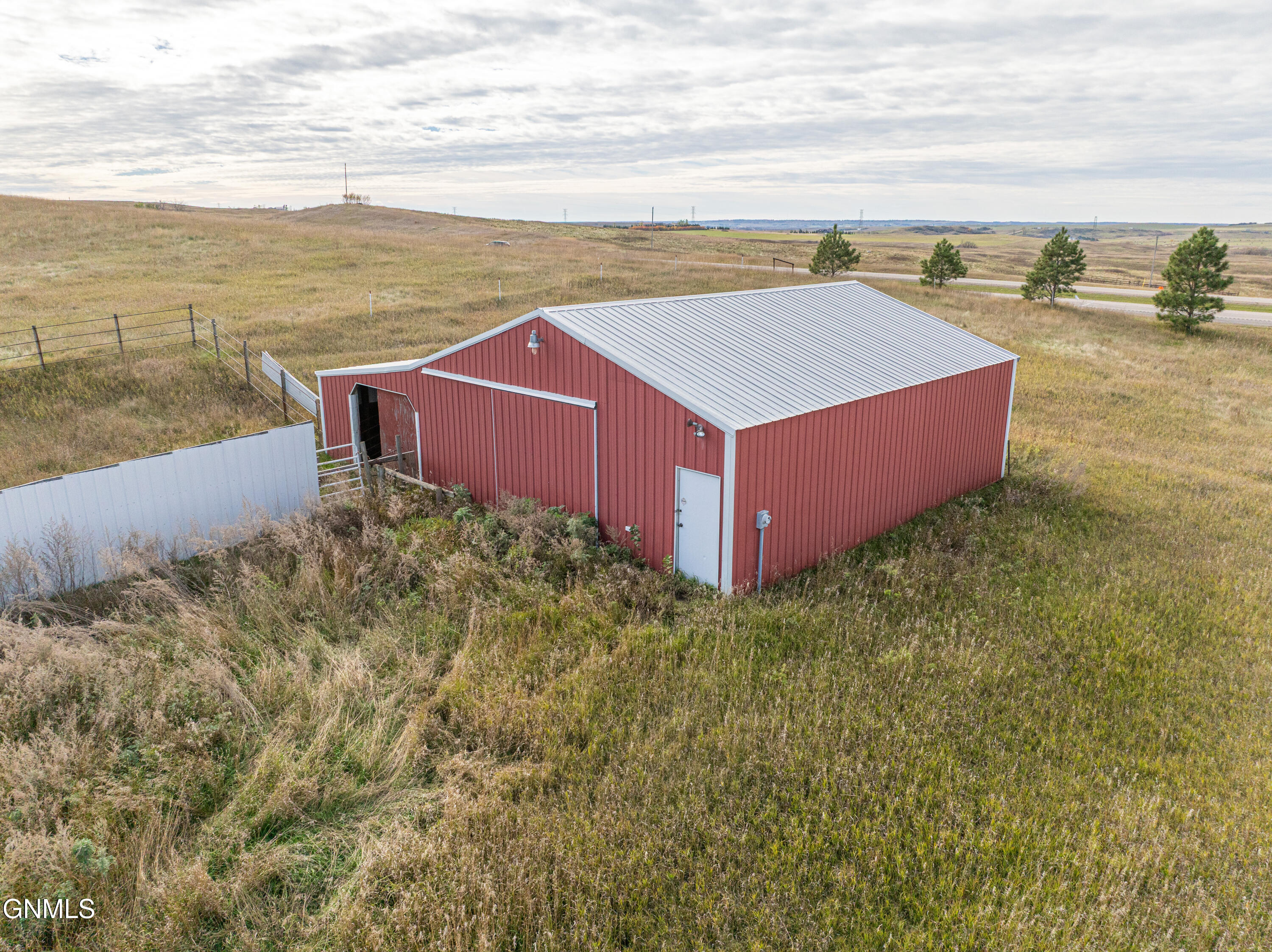 main property photo 29