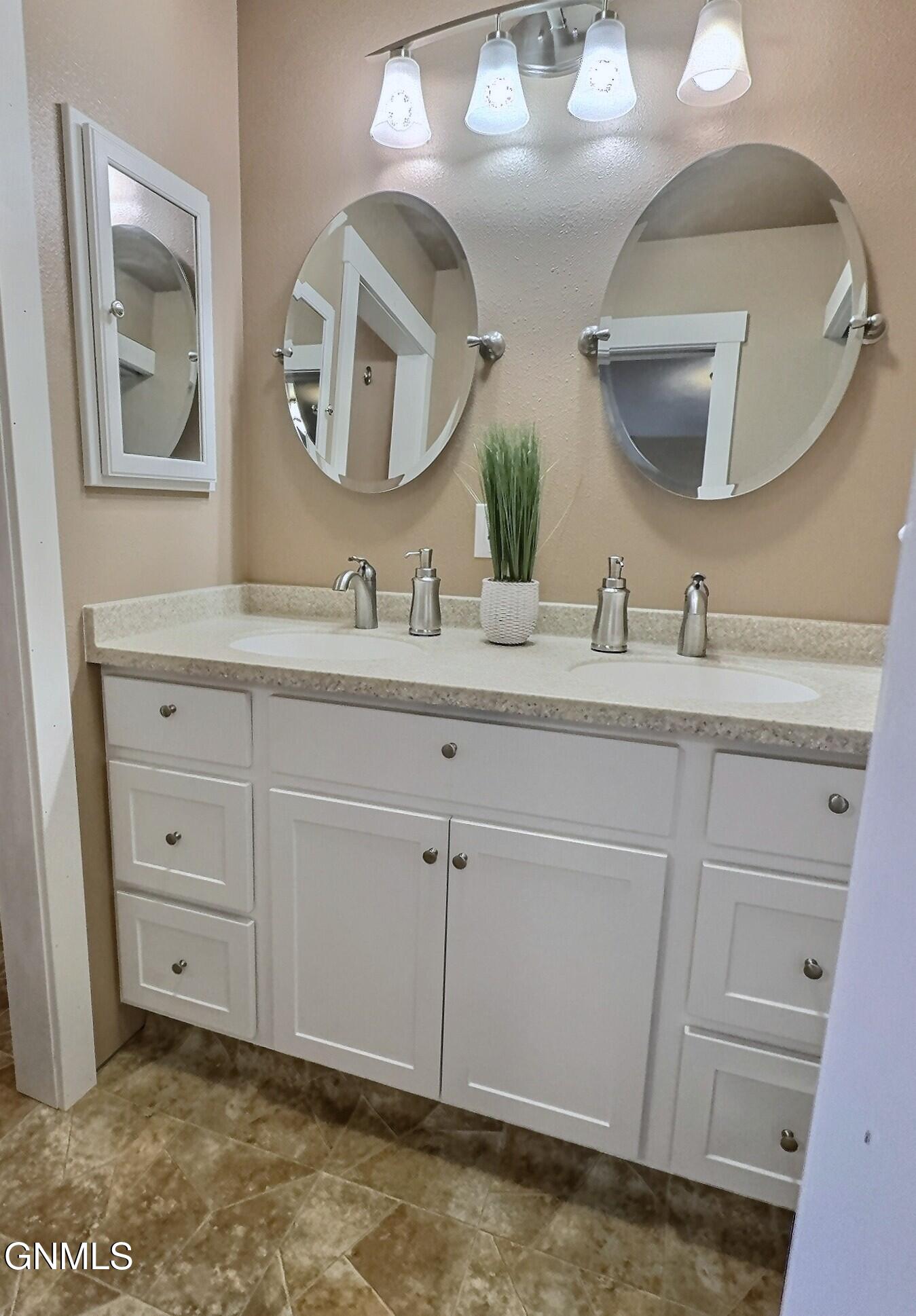 property viewer photo 19
