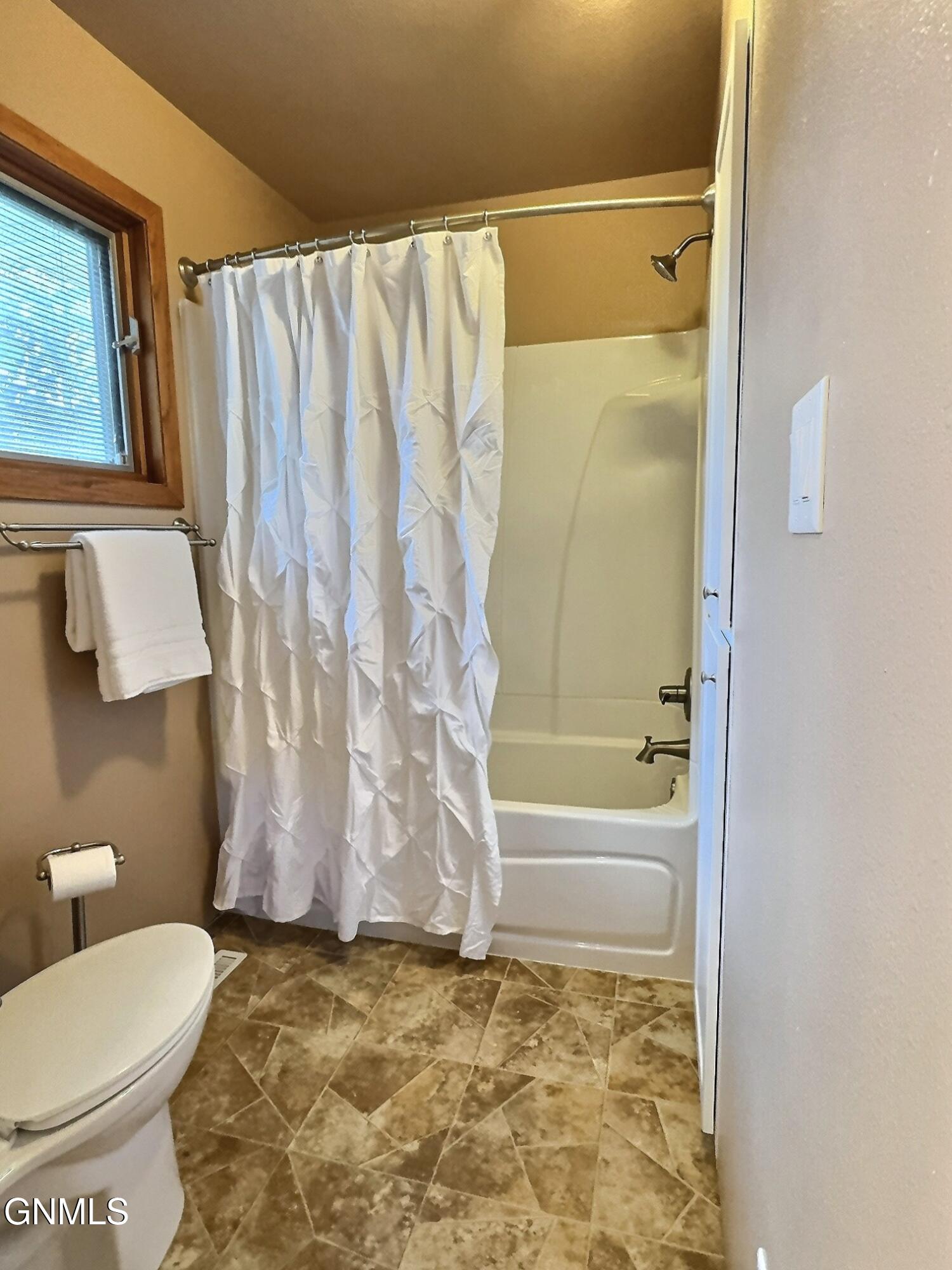 property viewer photo 20
