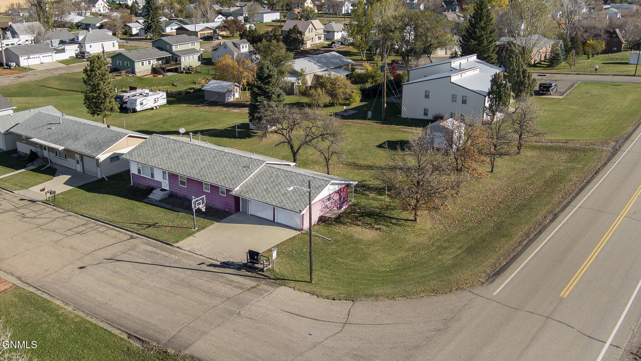 main property photo 40