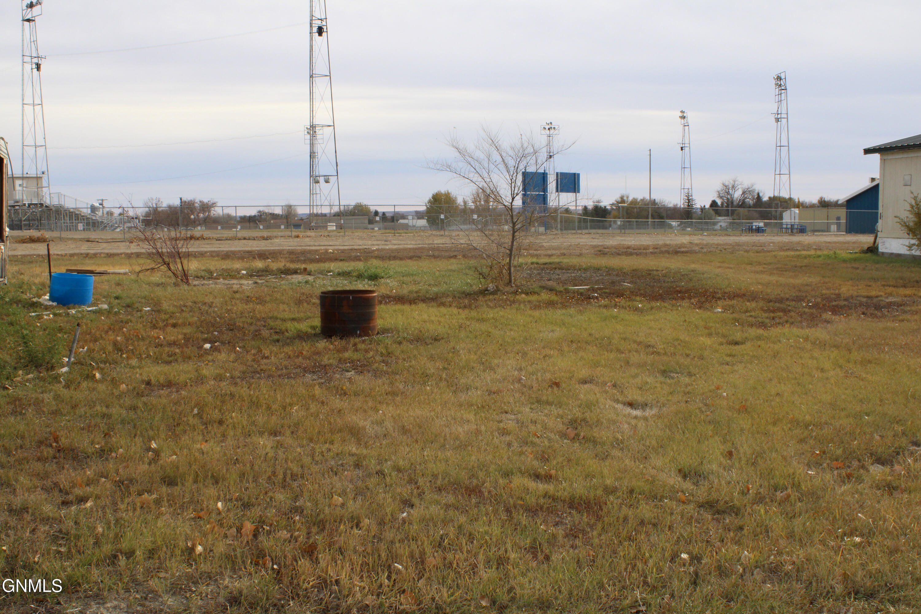 main property photo 11