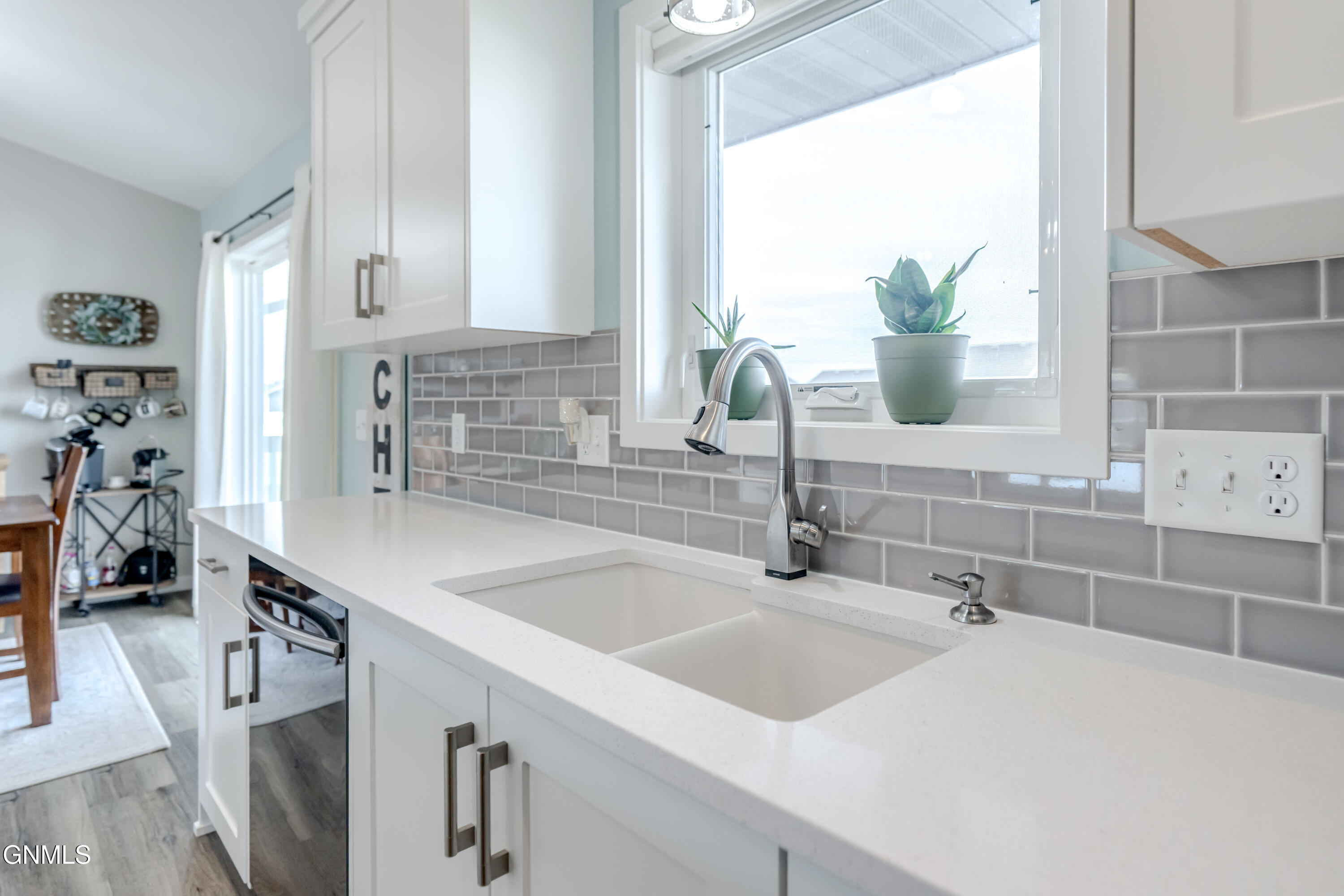 property viewer photo 12