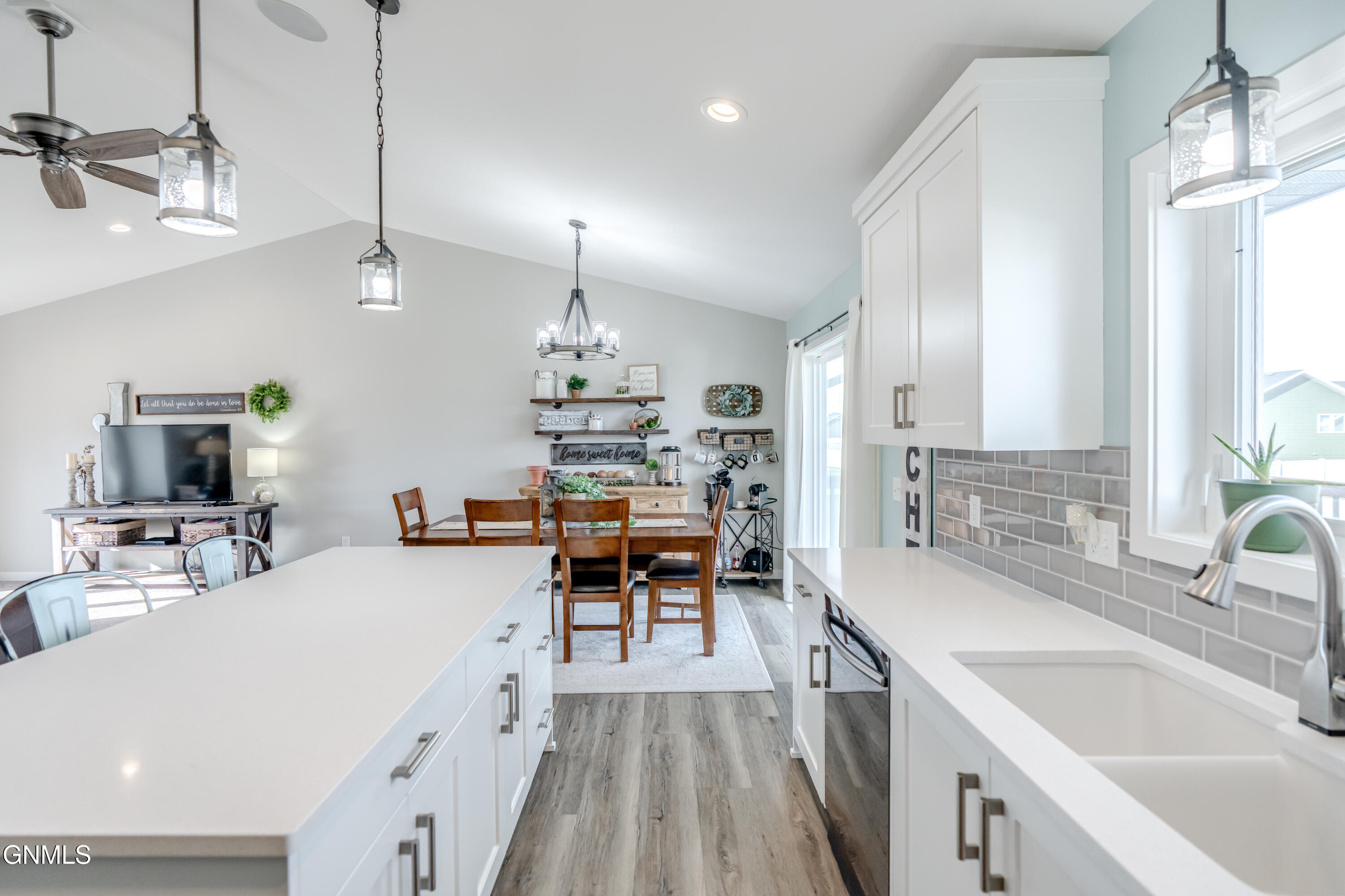 property viewer photo 13