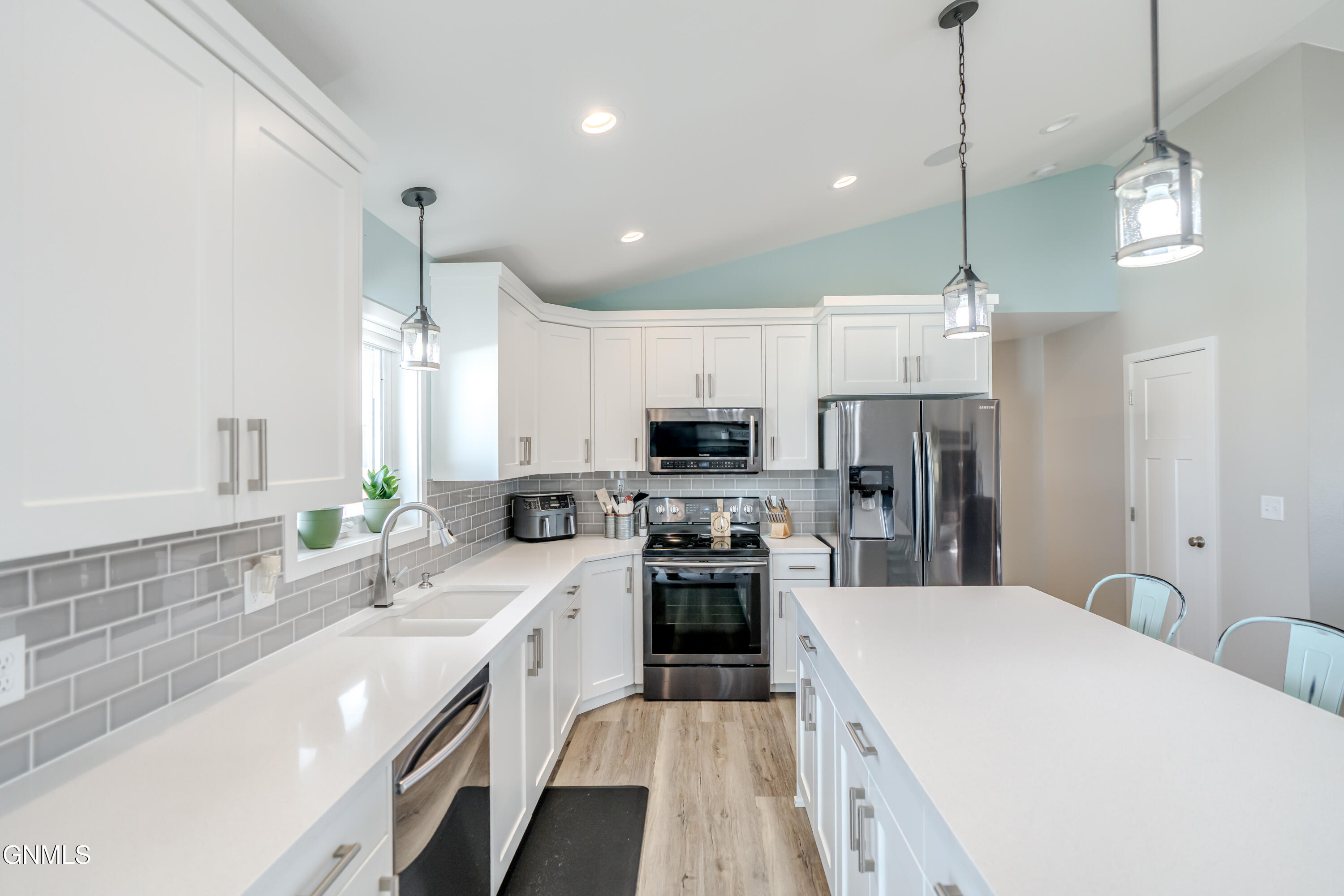 property viewer photo 15