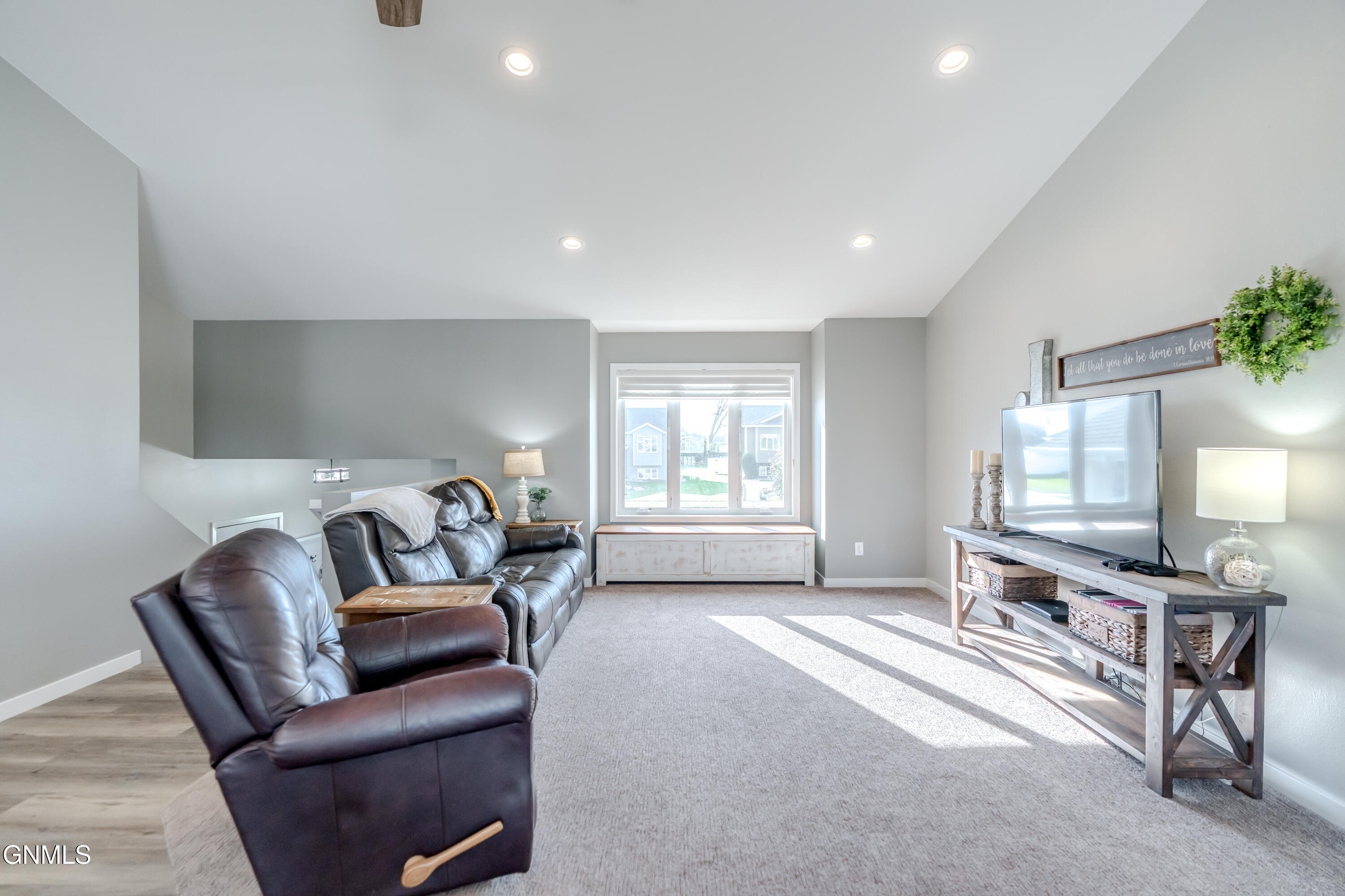 property viewer photo 22