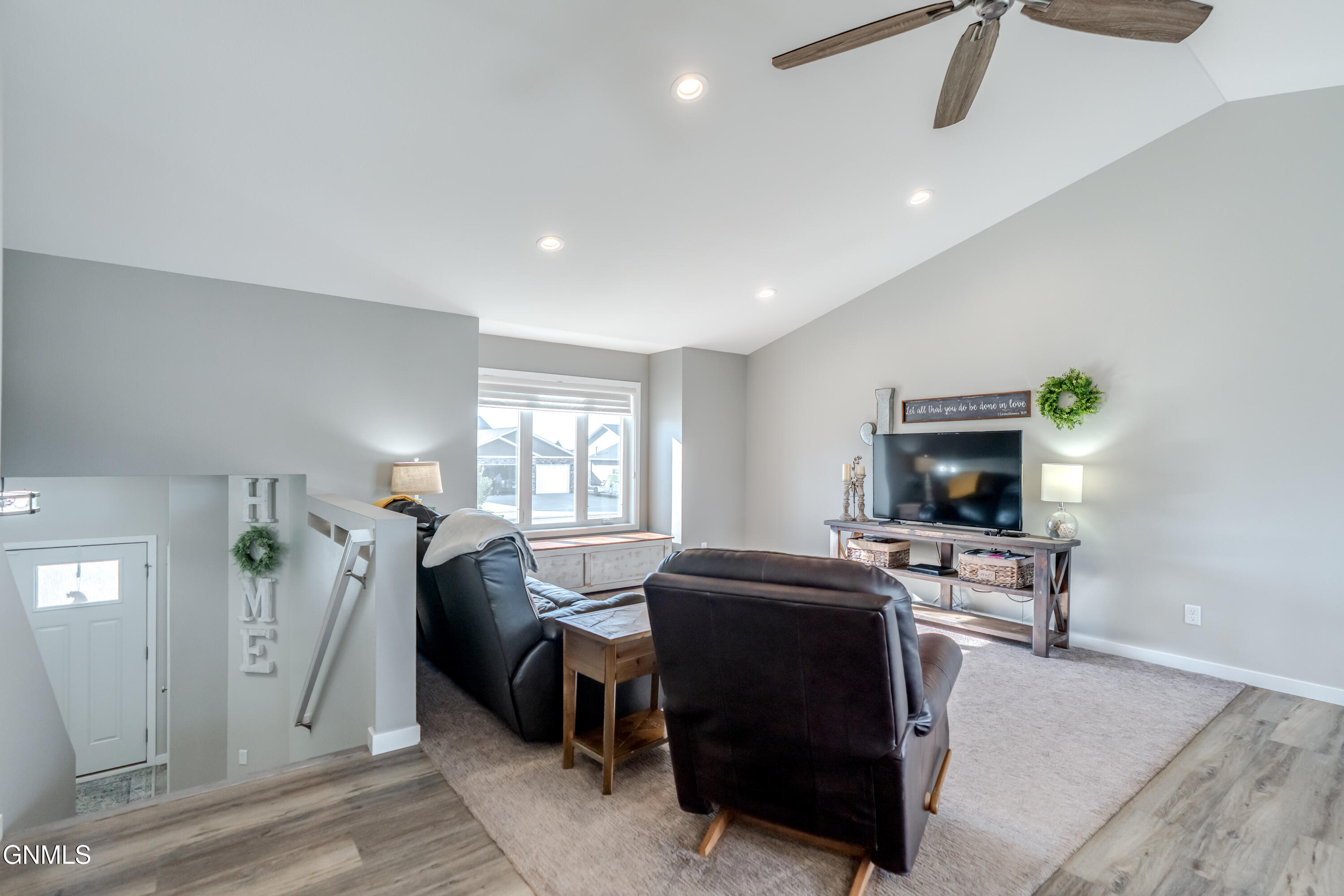 property viewer photo 23