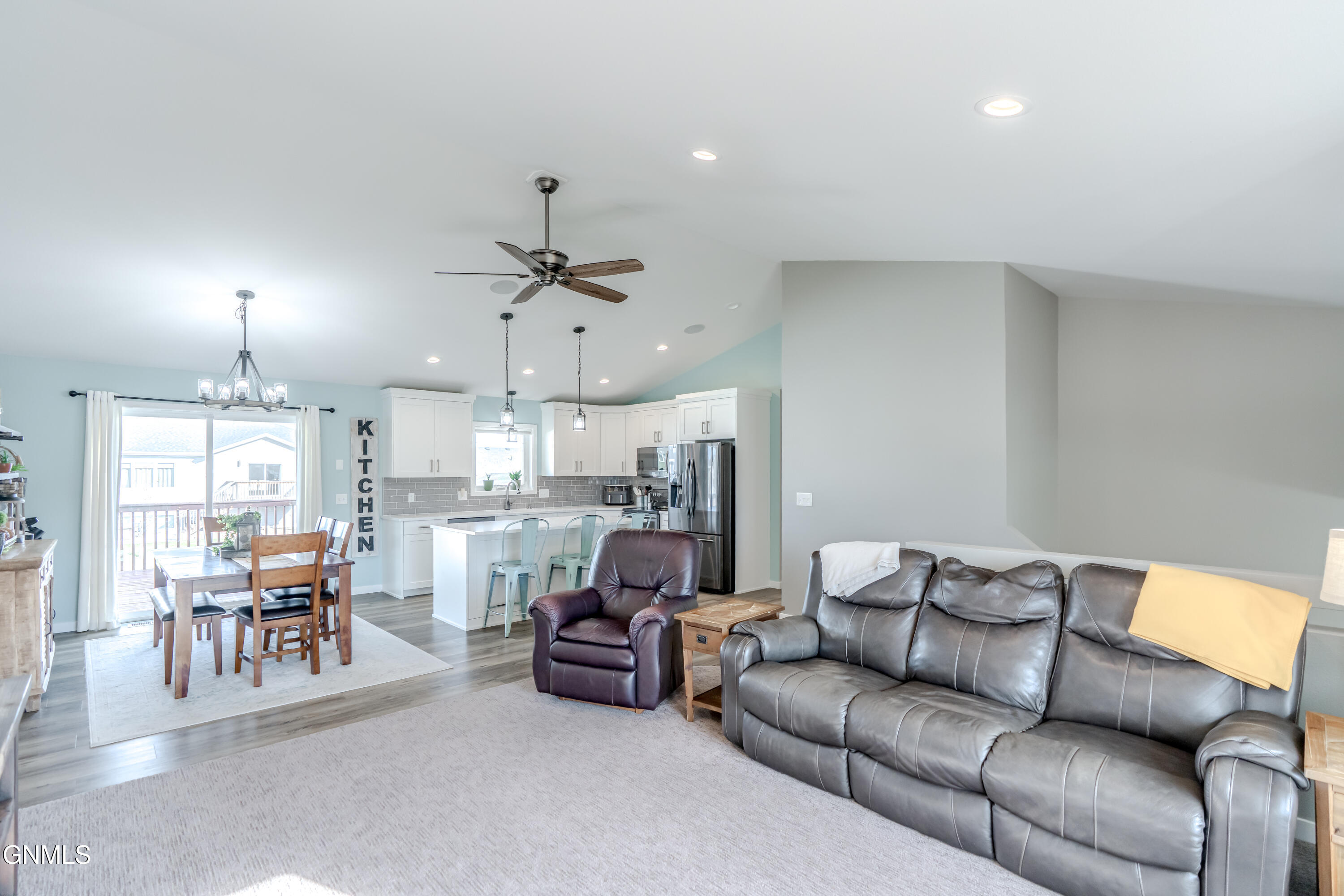 property viewer photo 3