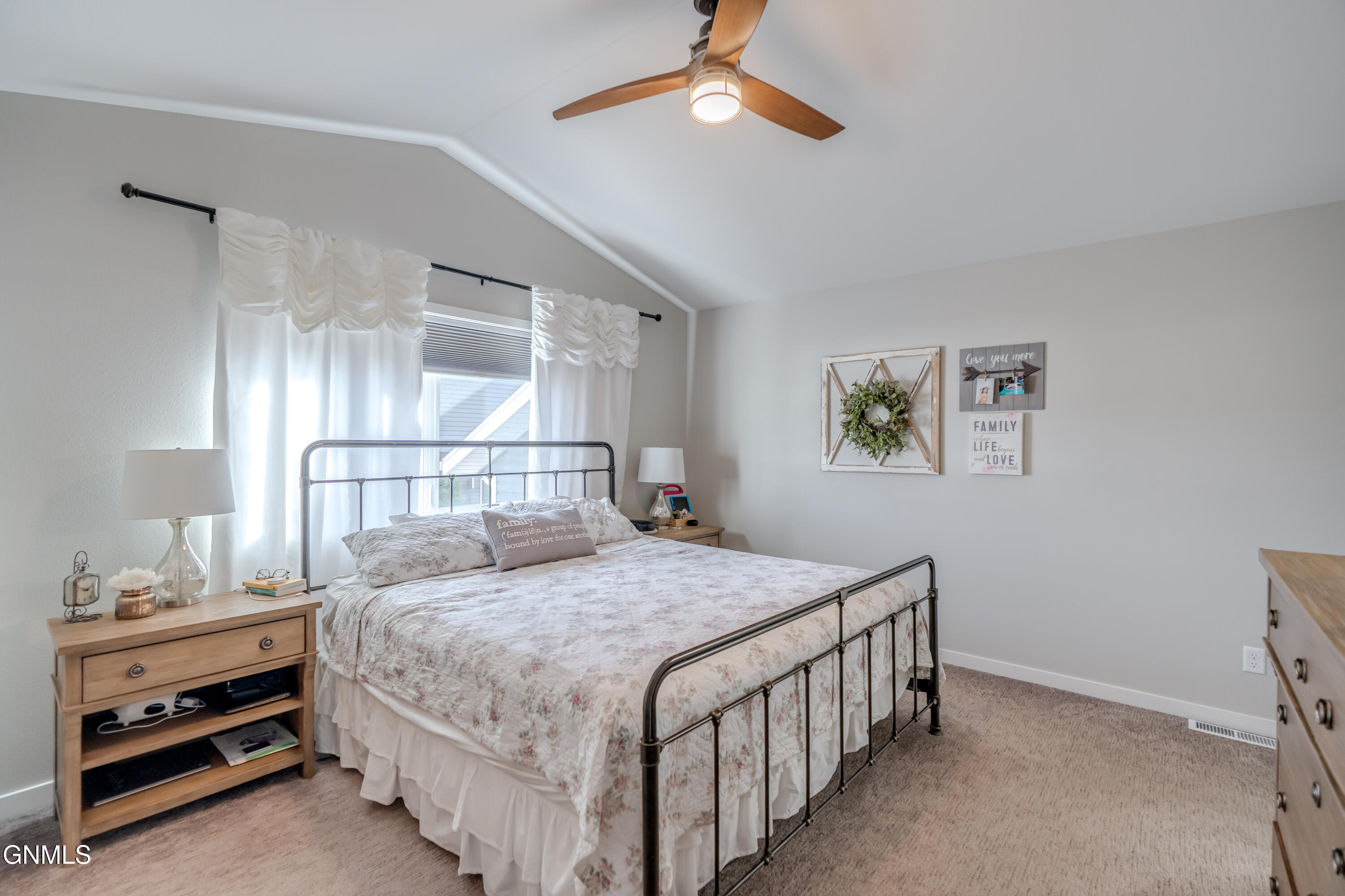 property viewer photo 30