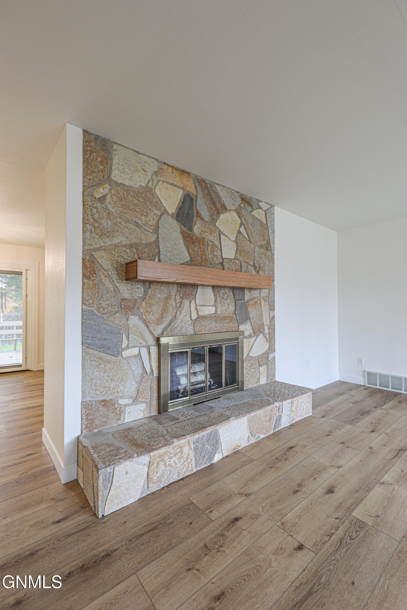 property viewer photo 15